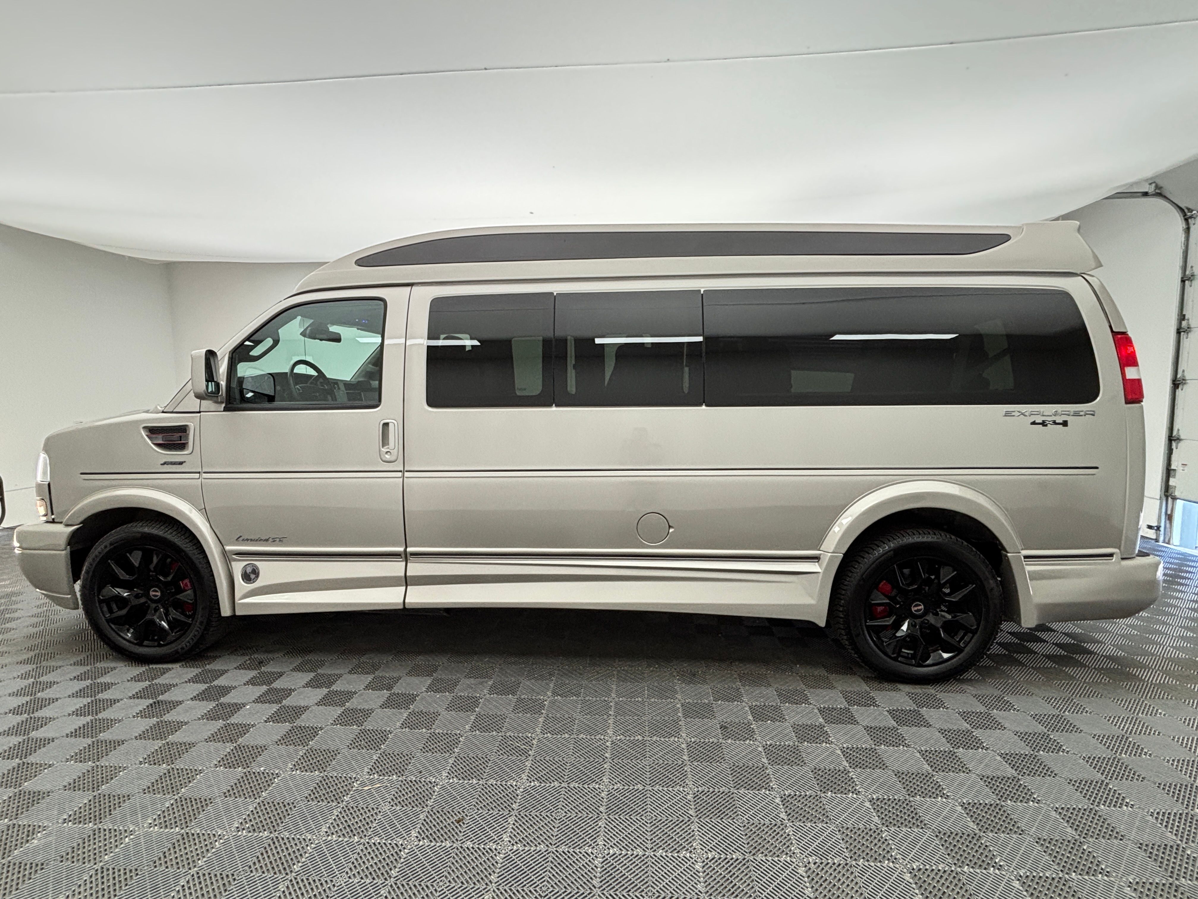 Used 2024 Special Exterior Color GMC Explorer Limited SE image 15
