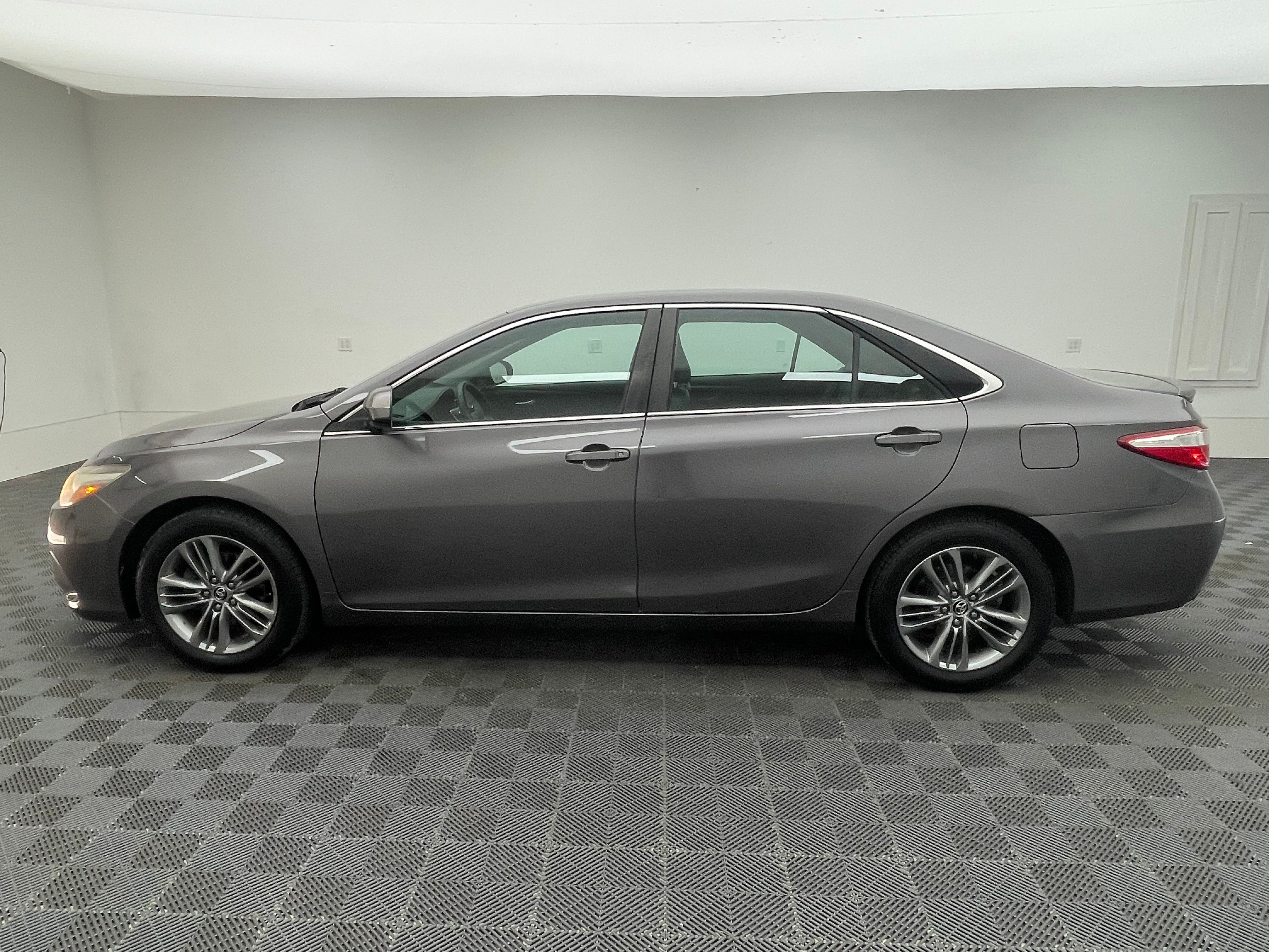 Used 2015 Predawn Gray Mica Toyota SE image 10
