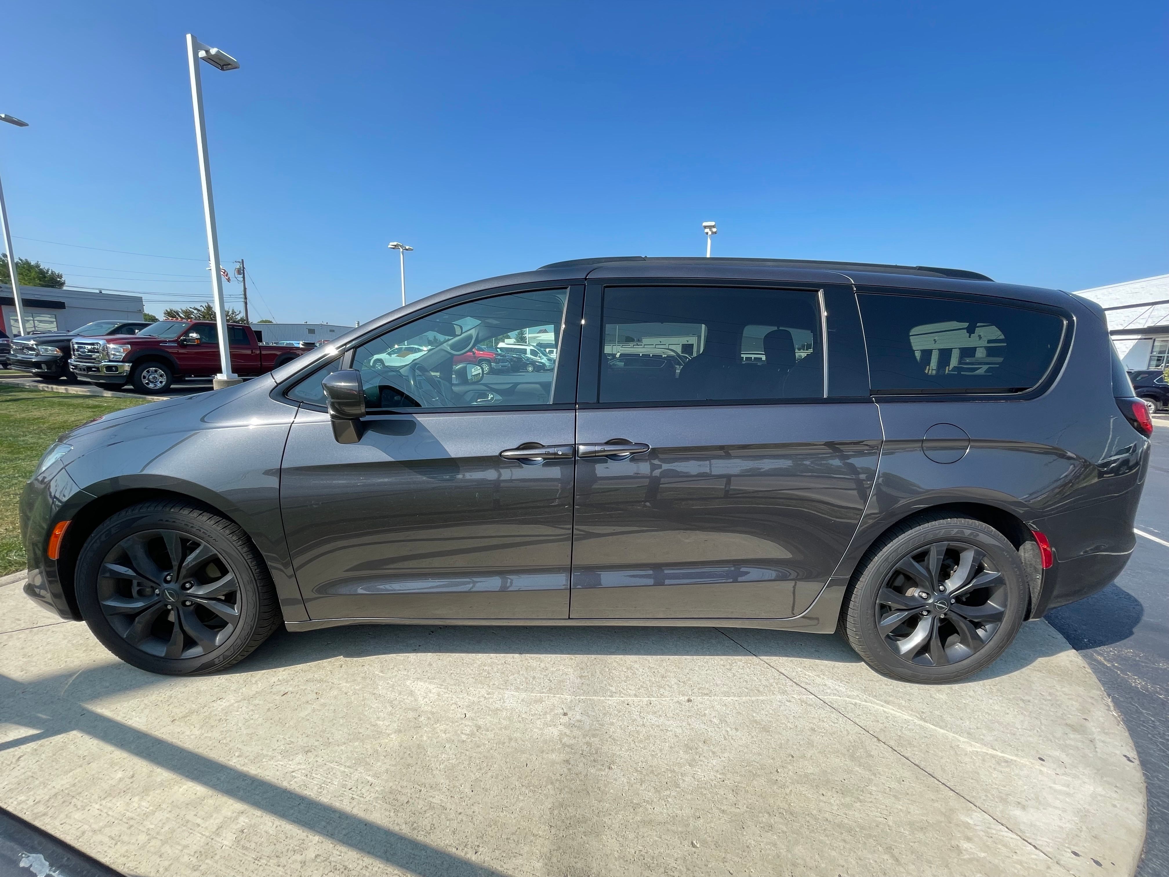Used 2020 Granite Crystal Metallic Clearcoat Chrysler Touring L Plus image 4