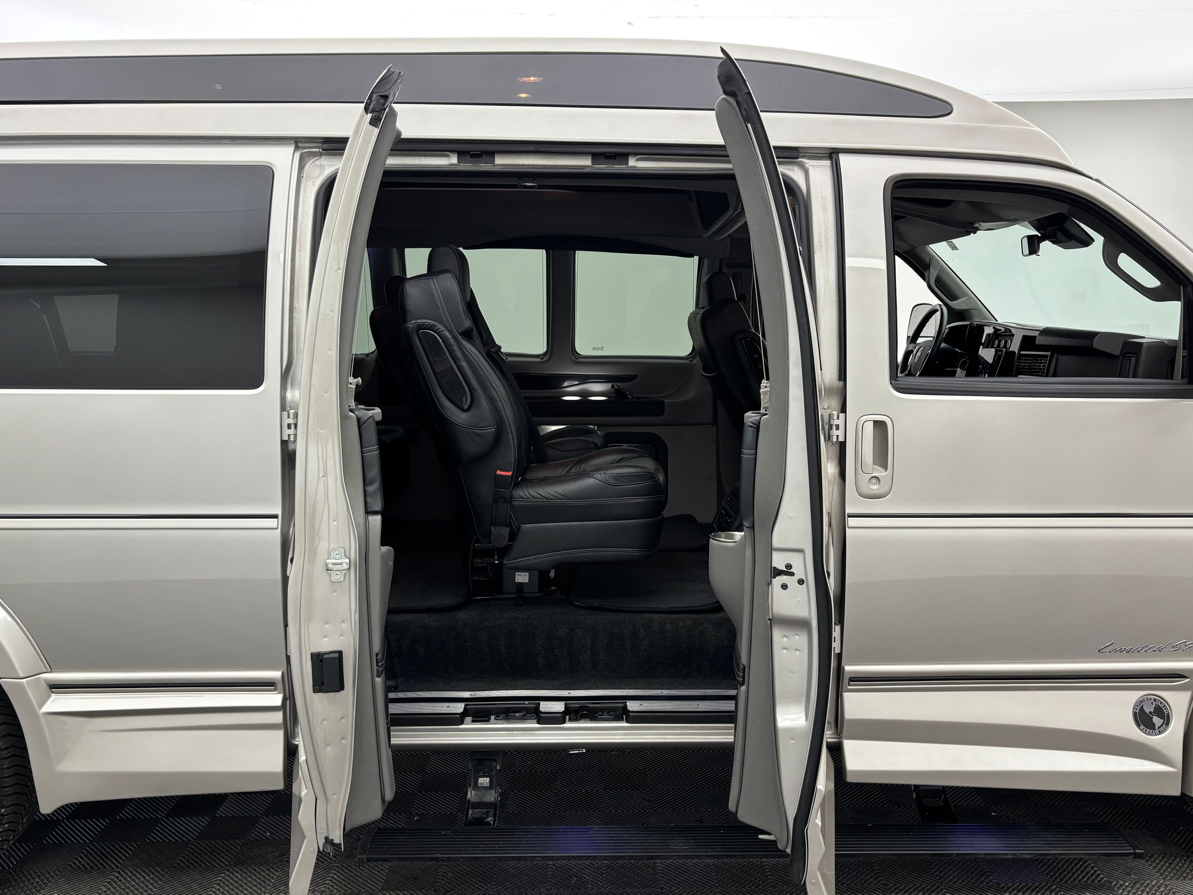 Used 2024 Special Exterior Color GMC Explorer Limited SE image 7