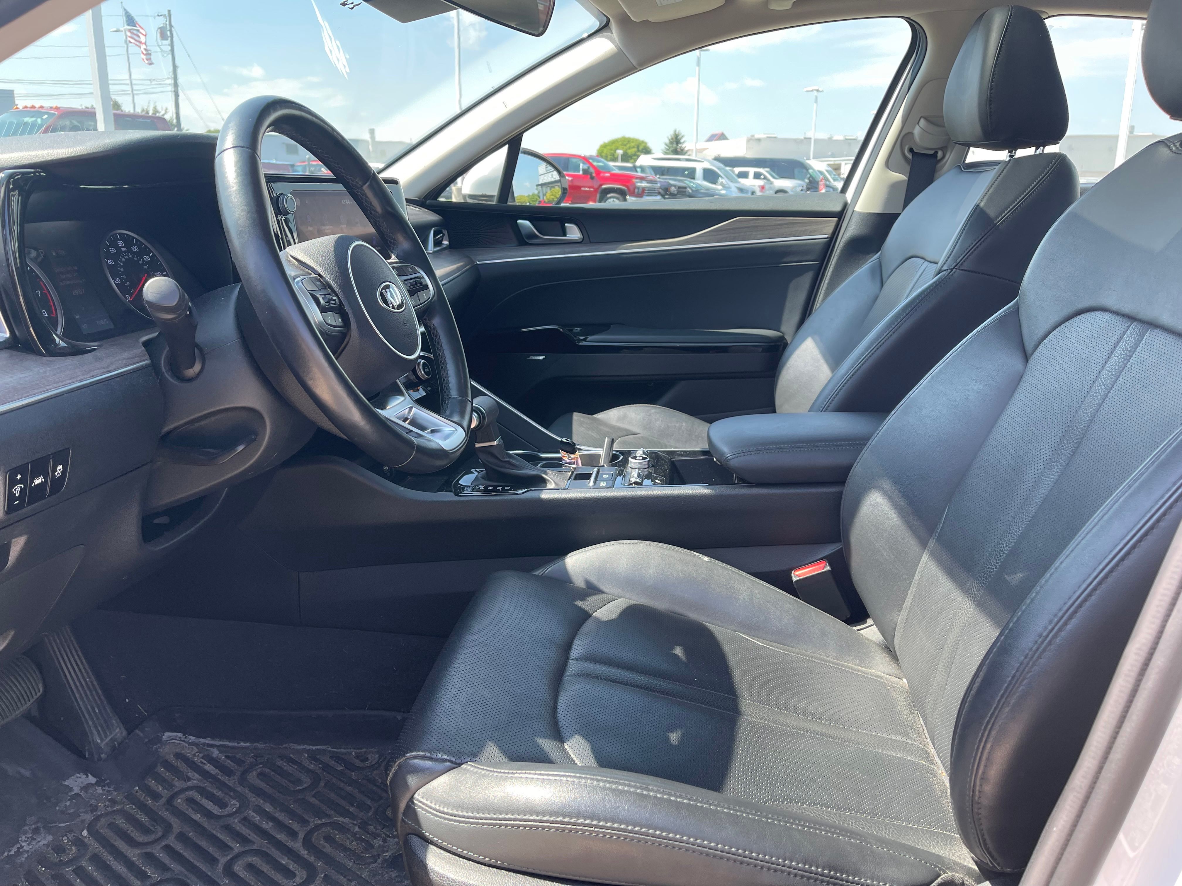 Used 2021 White Pearl Kia EX image 13