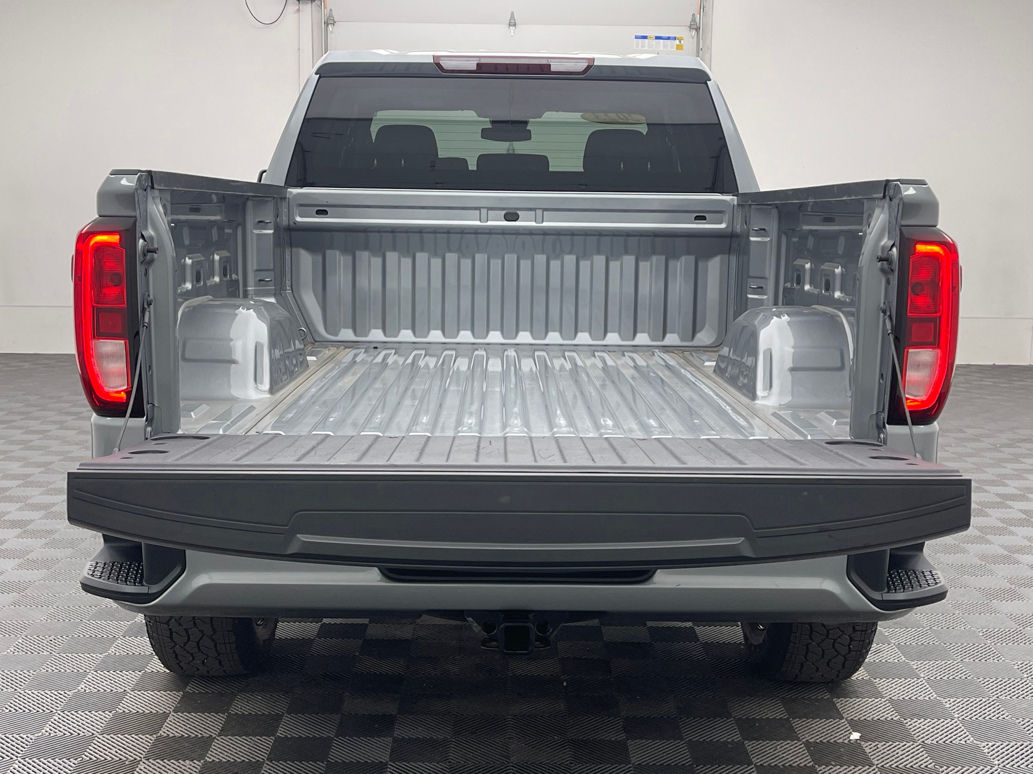 Used 2023 Sterling Metallic GMC Elevation image 9