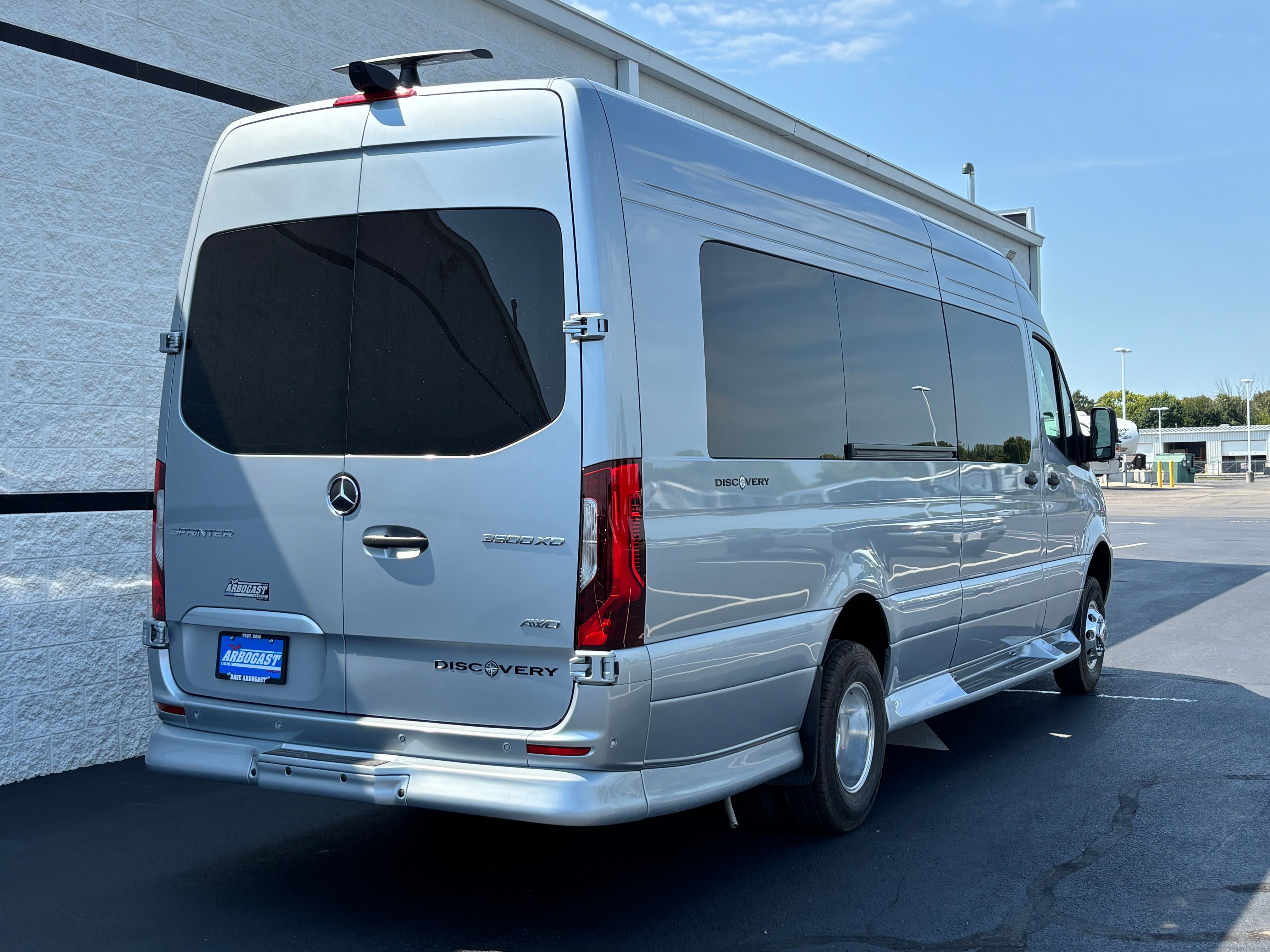 New 2027 Silver Mercedes-Benz Discovery Touring image 9