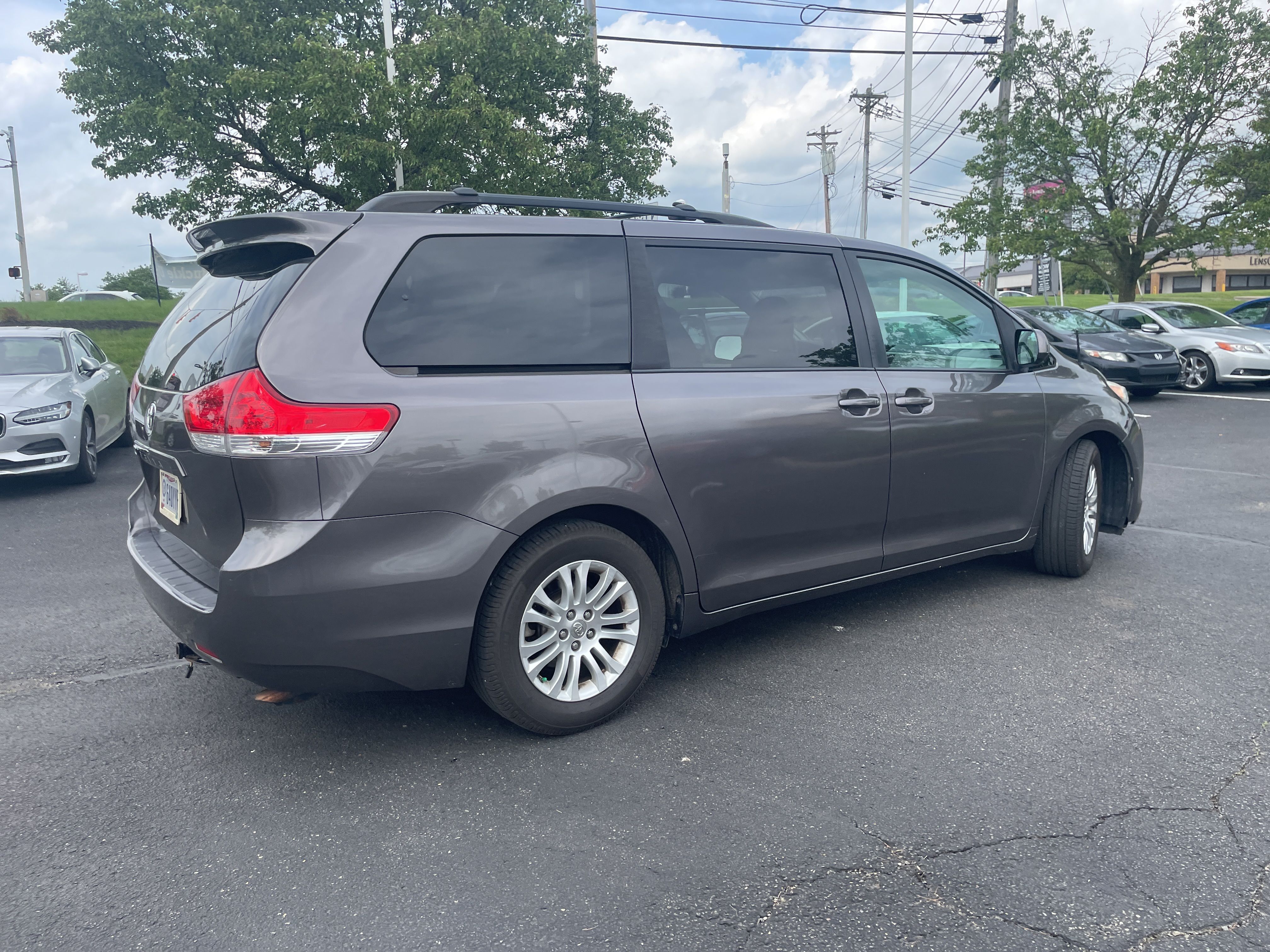 2013 Toyota Sienna XLE 7-Passenger Auto Access Se photo
