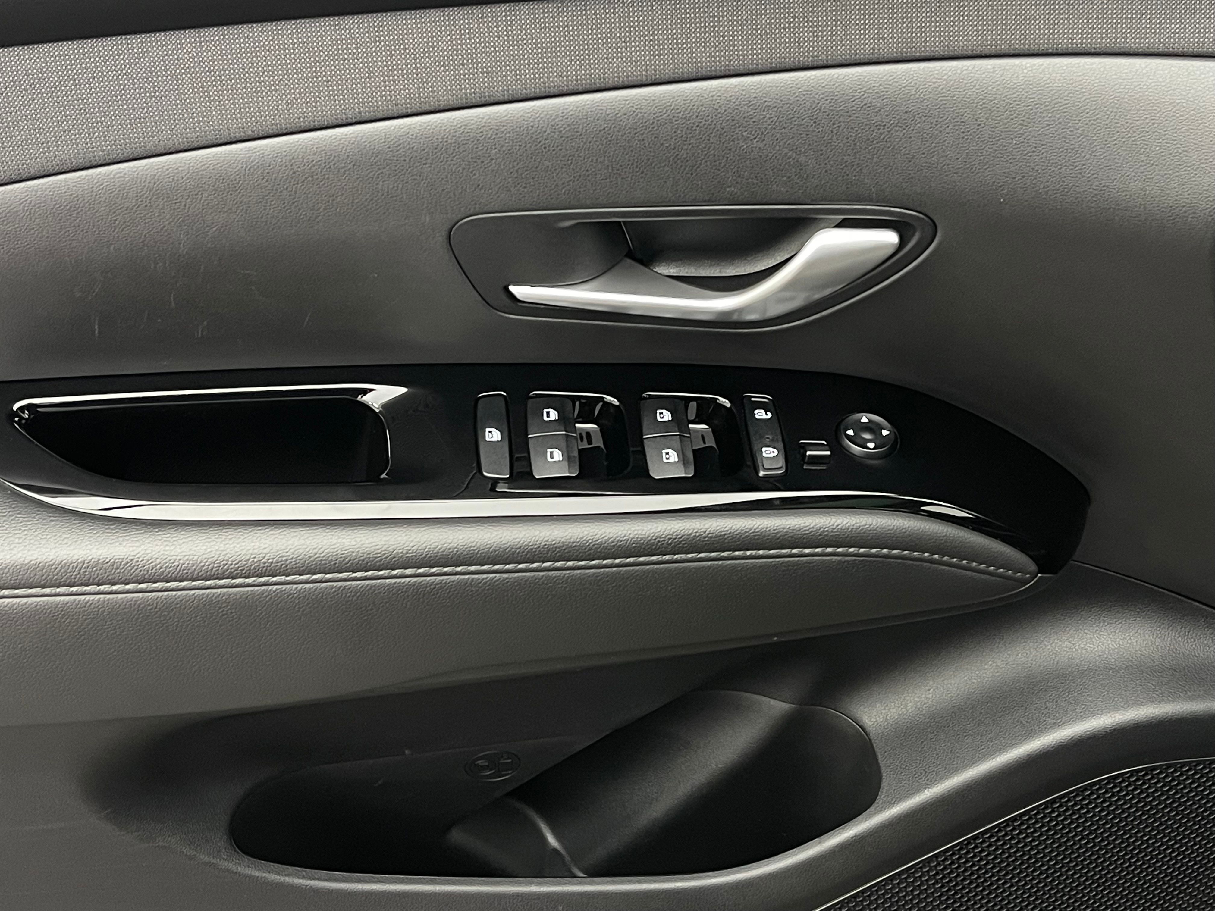 Used 2023 Amazon Gray Hyundai Limited image 17