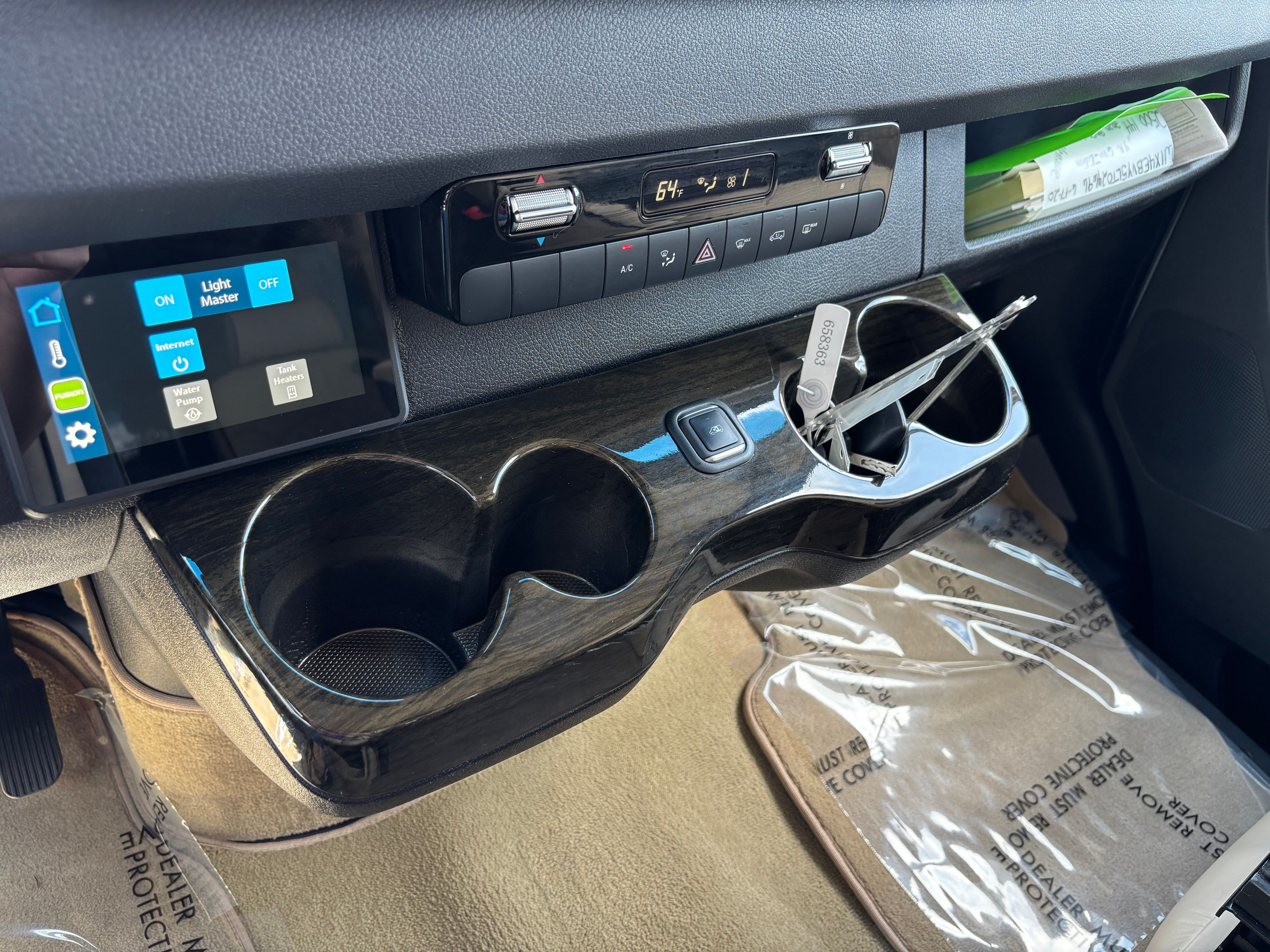 Used 2021 Silver Mercedes-Benz Midwest Luxe Cruiser image 39