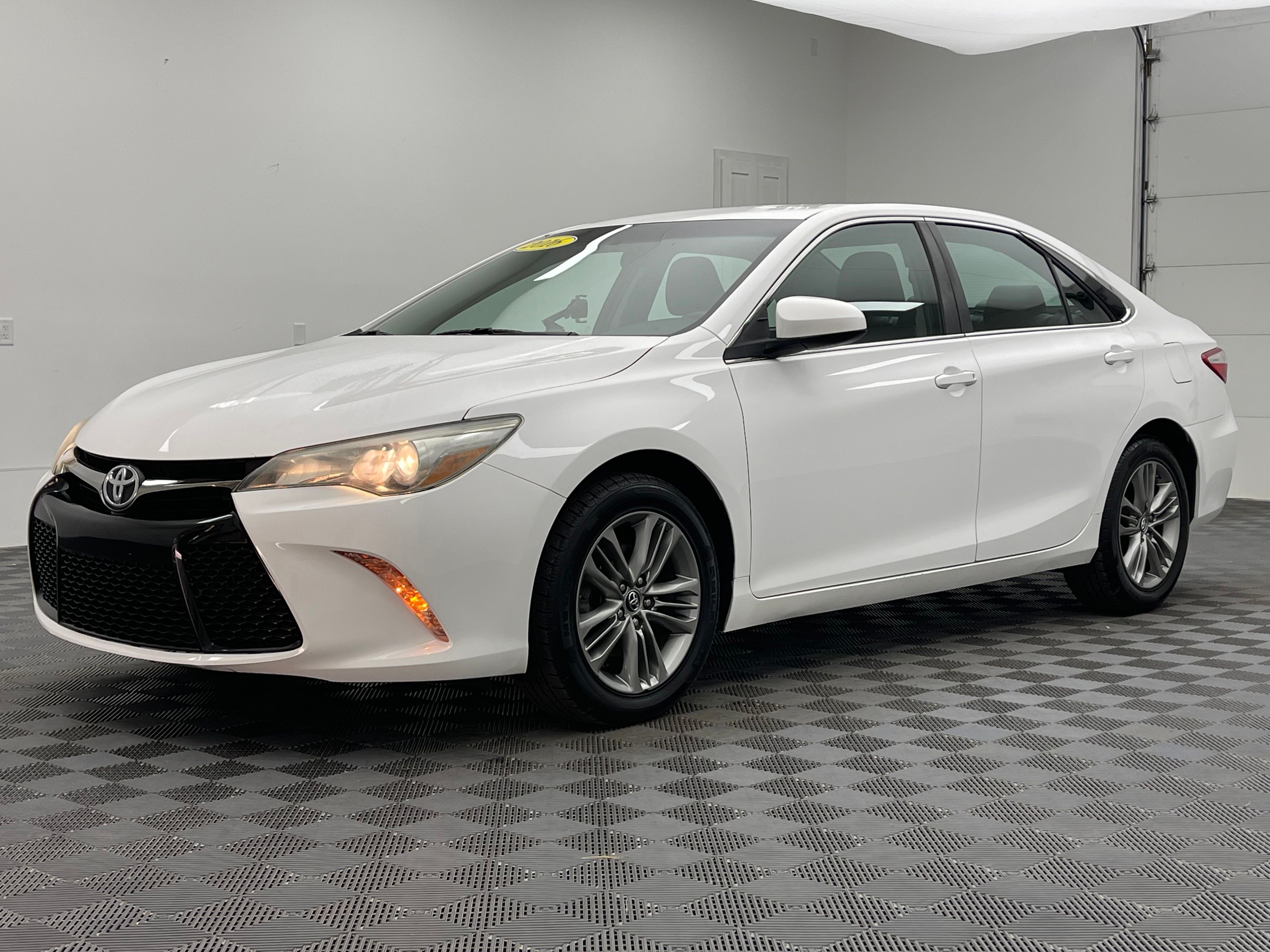Used 2016 Super White Toyota SE image 2