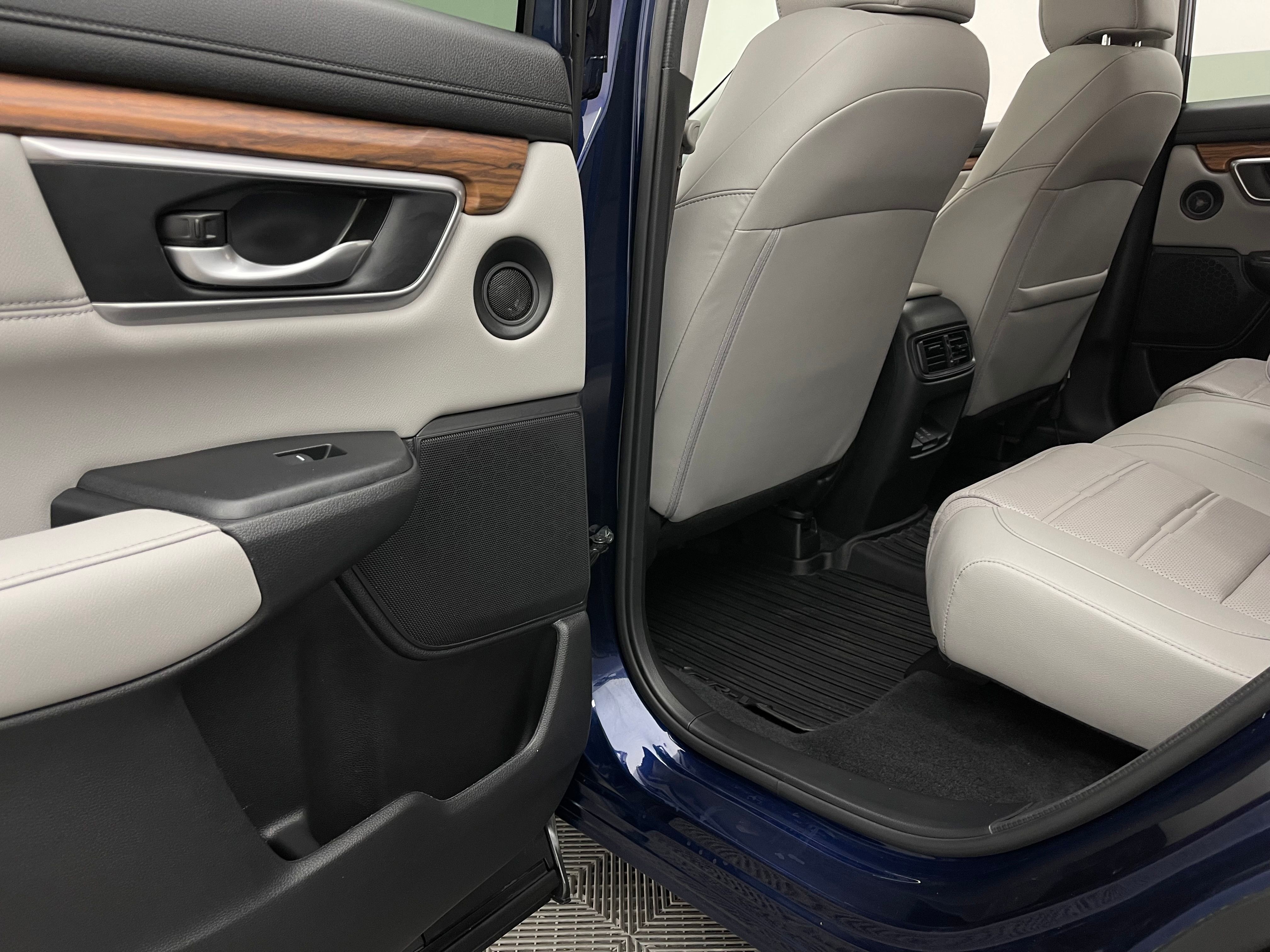 Used 2022 Obsidian Blue Pearl Honda EX-L image 39