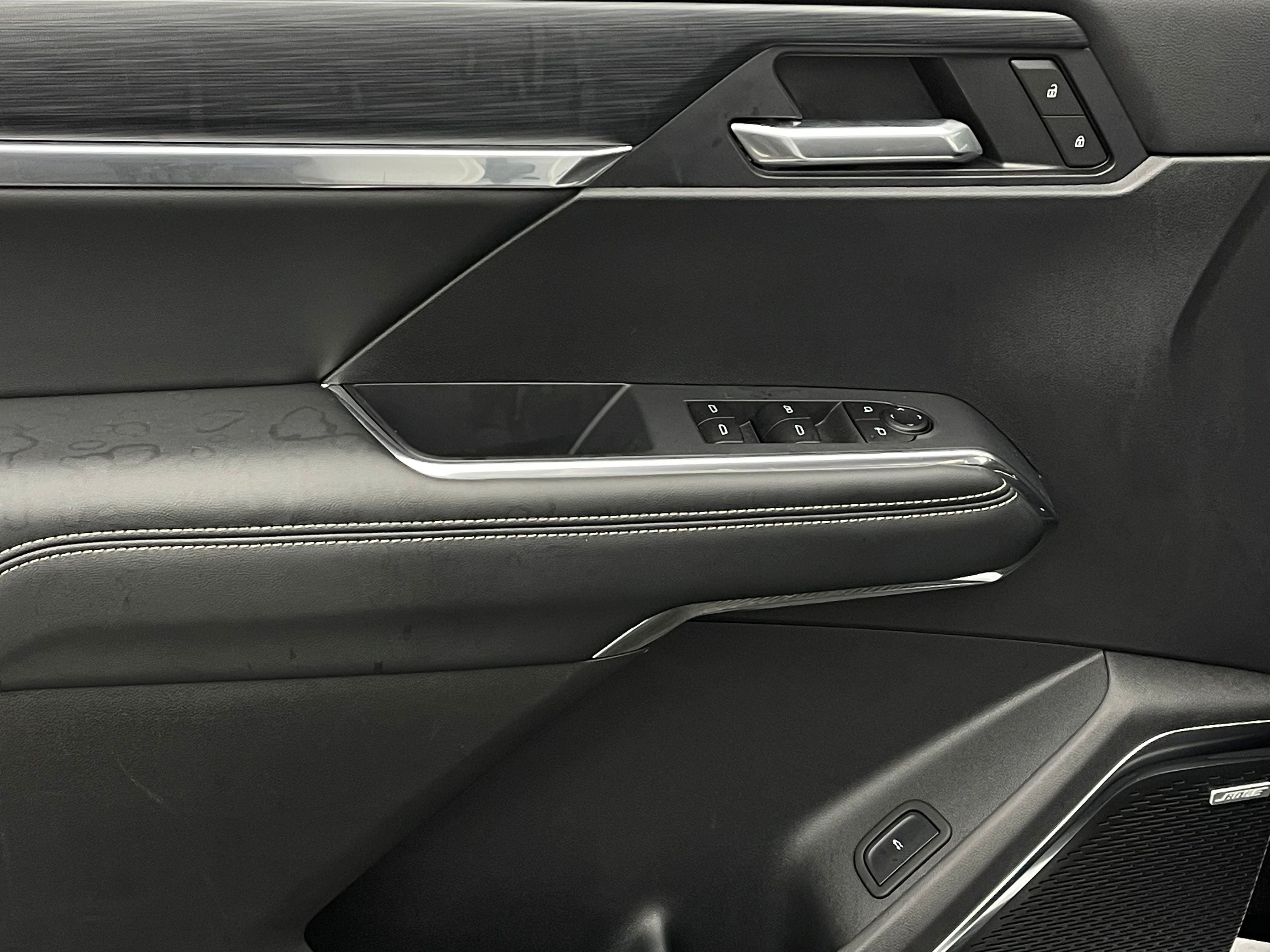Used 2025 Summit White GMC Elevation image 16