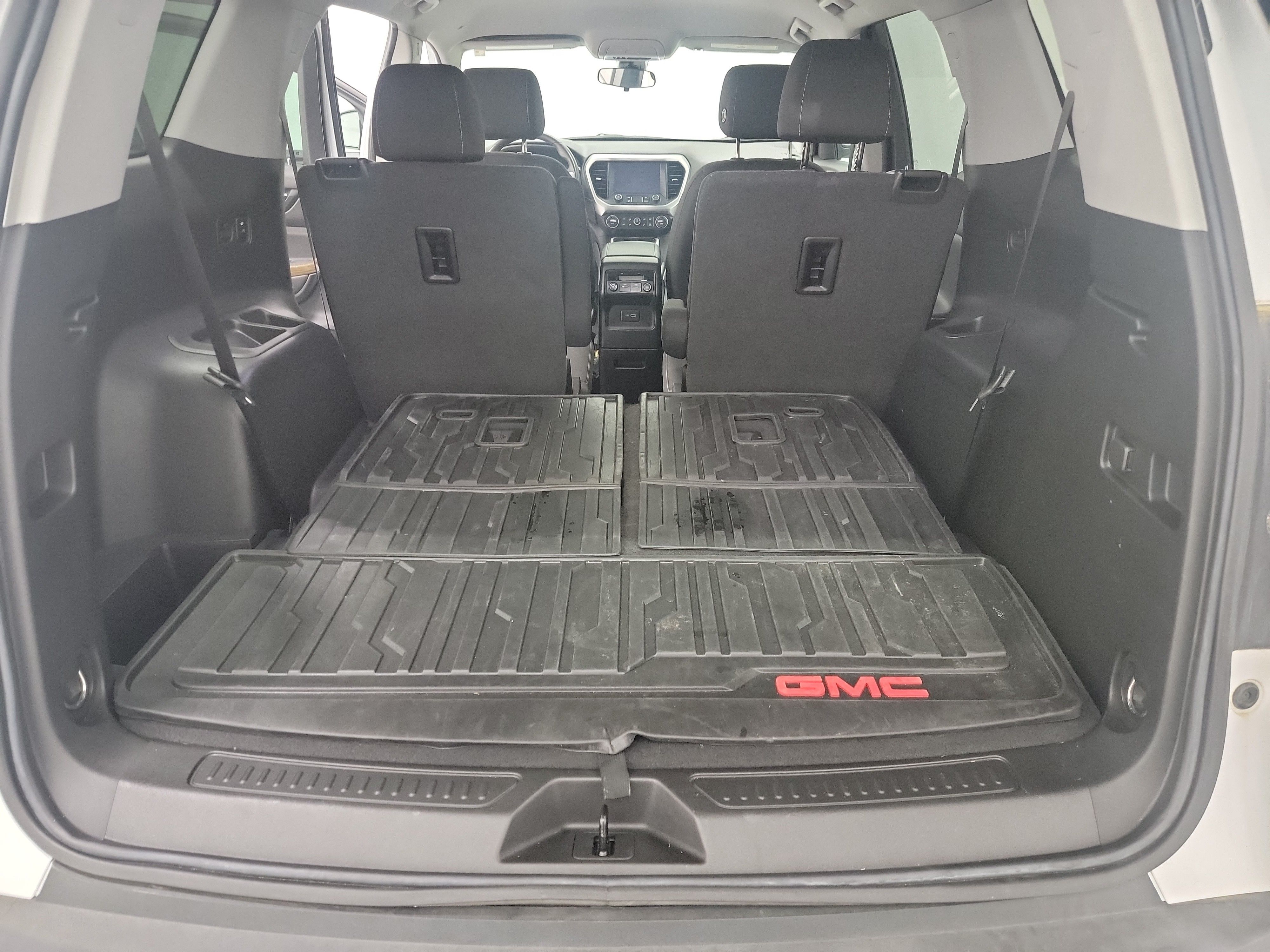 2022 GMC Acadia SLE photo