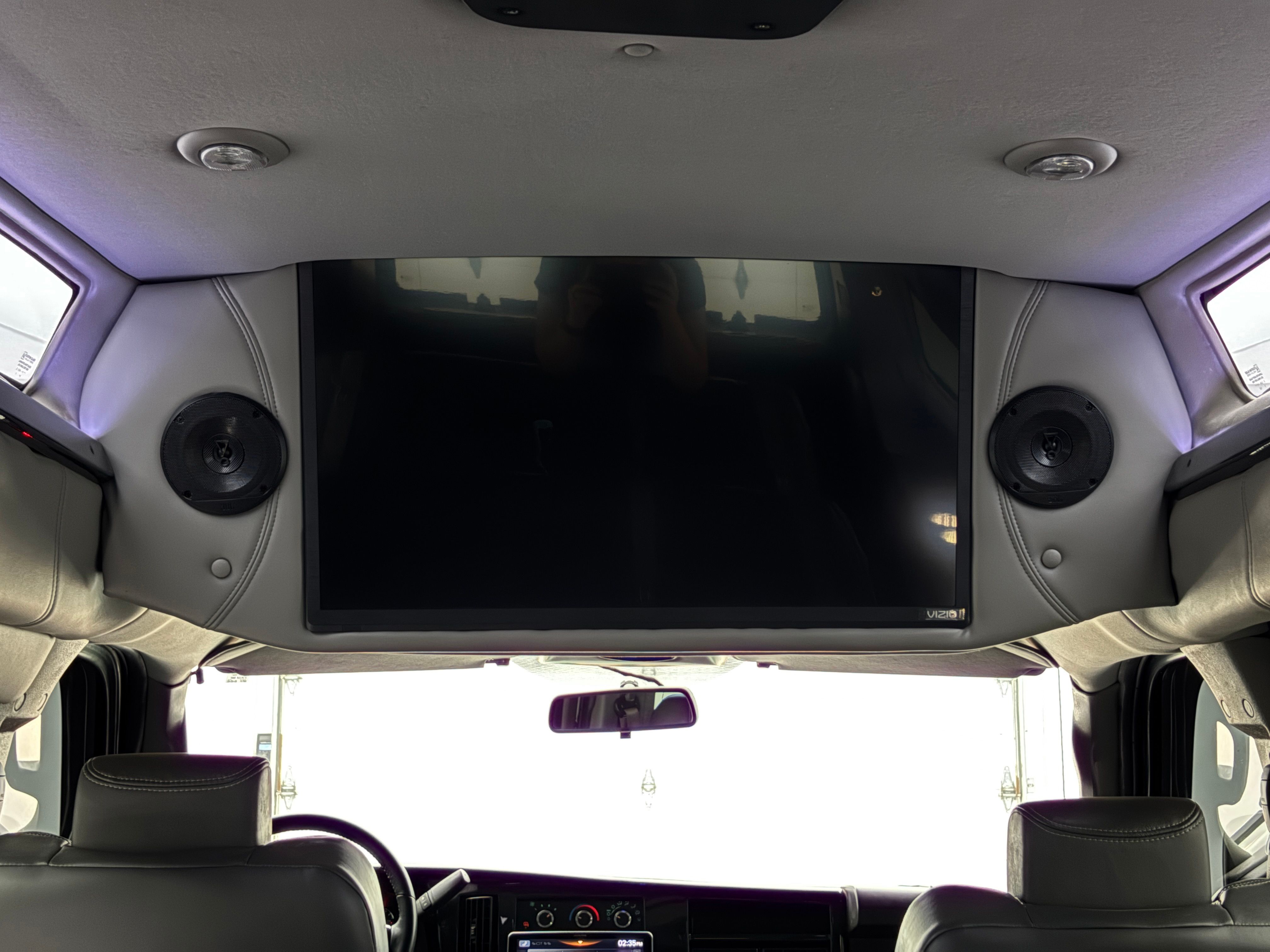 Used 2023 Silver Chevrolet Explorer Limited SE image 4