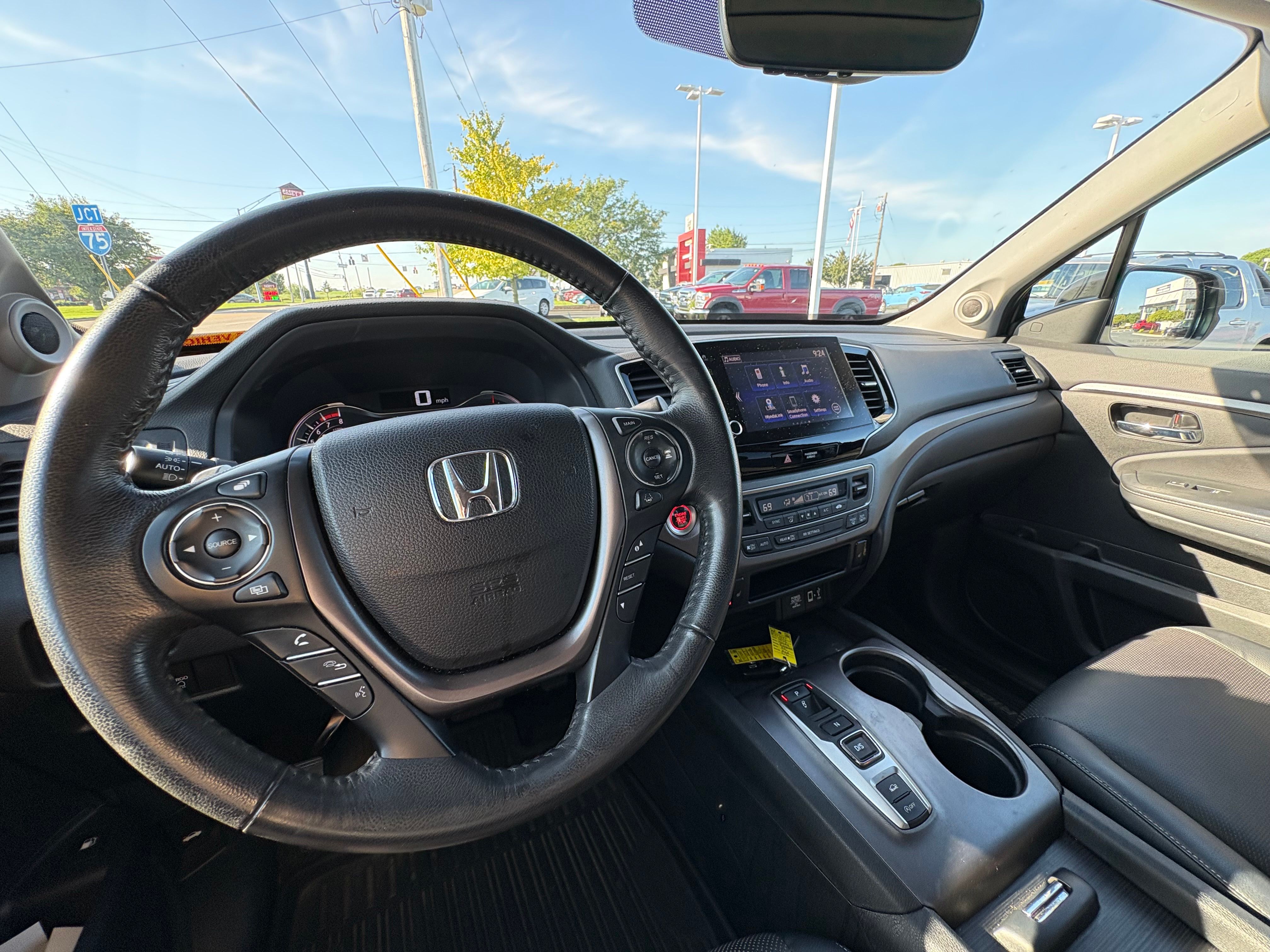 Used 2023 Red Honda RTL image 9