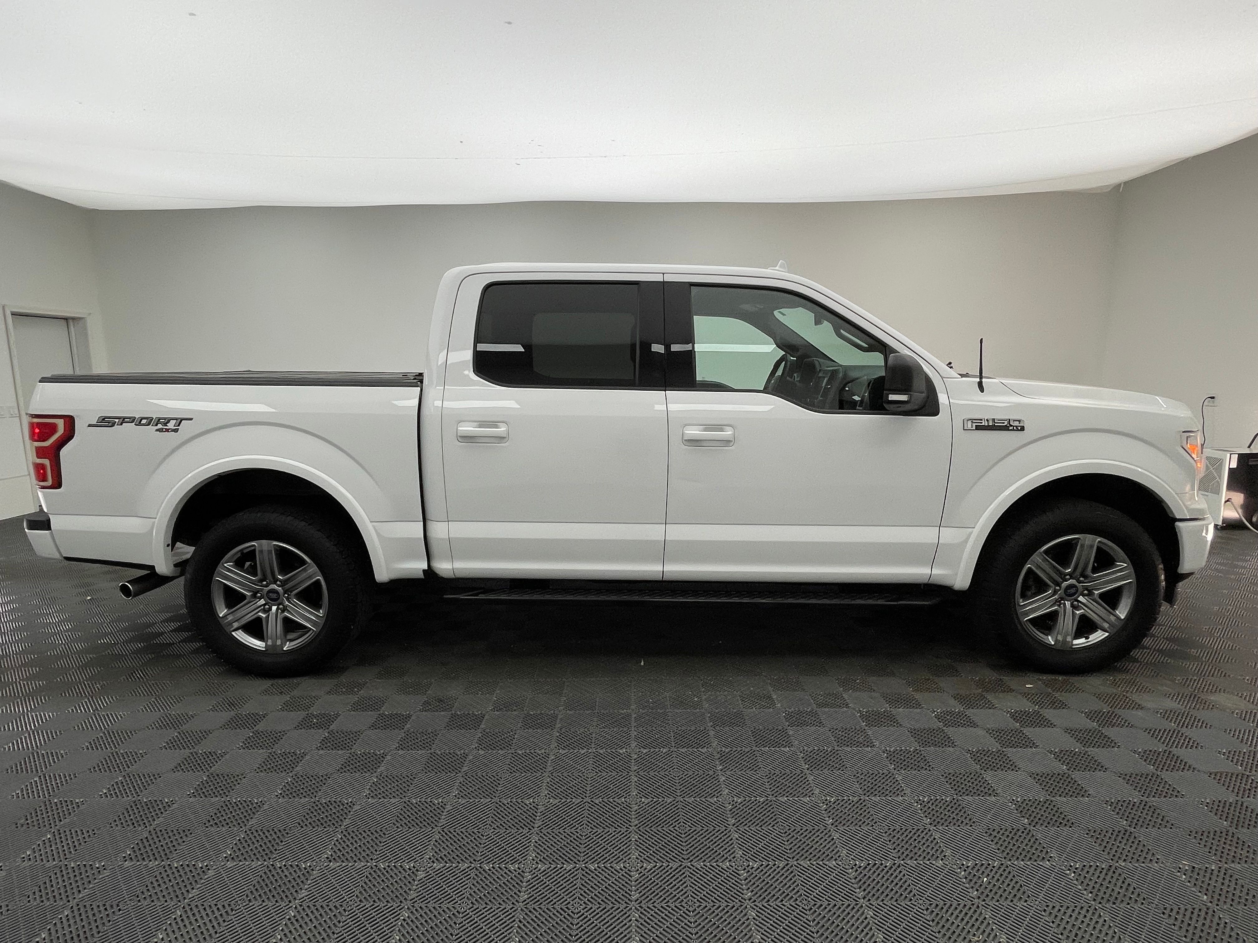 Used 2018 Oxford White Ford XLT image 4