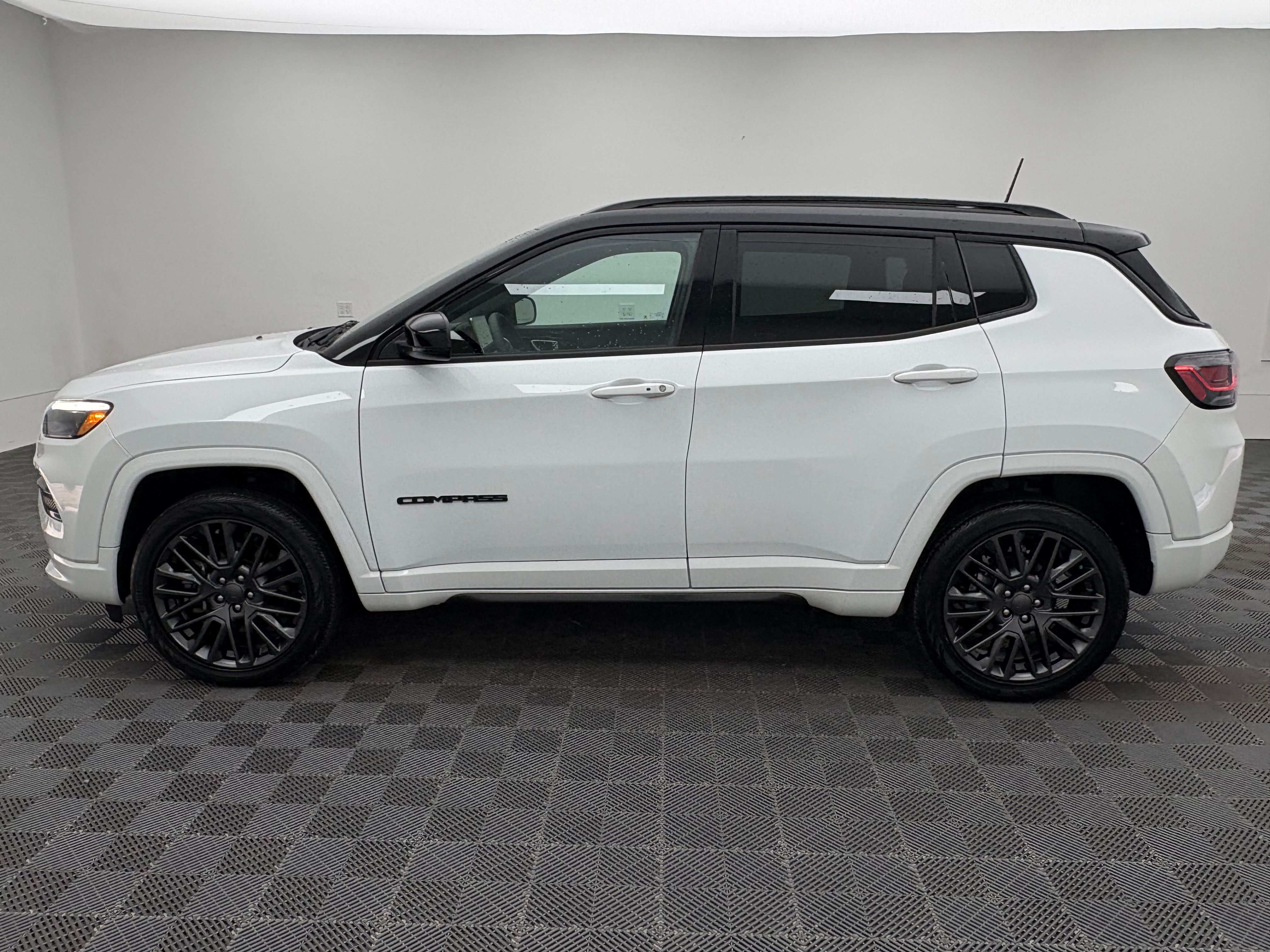 Used 2023 Bright White Clearcoat Jeep Limited image 11