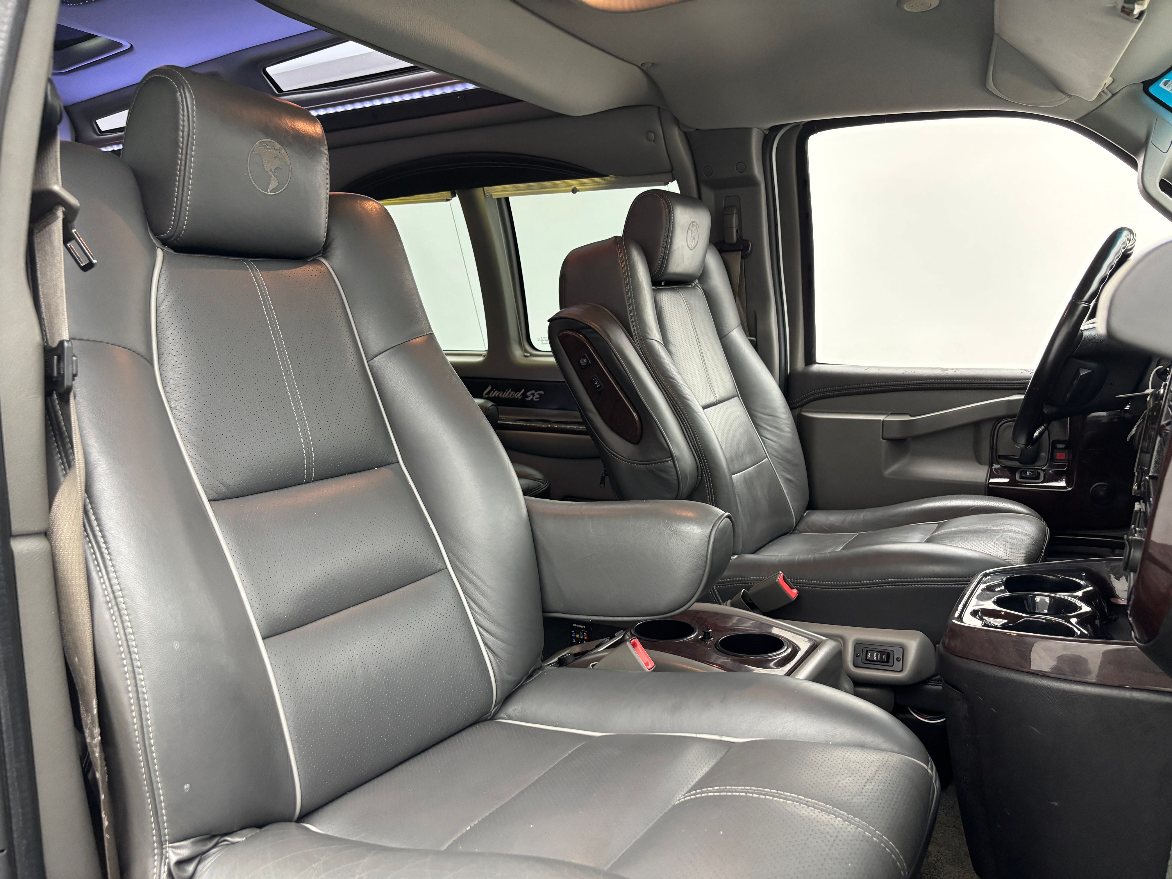 Used 2017 Silver Ice Metallic Chevrolet Explorer Limited SE image 25