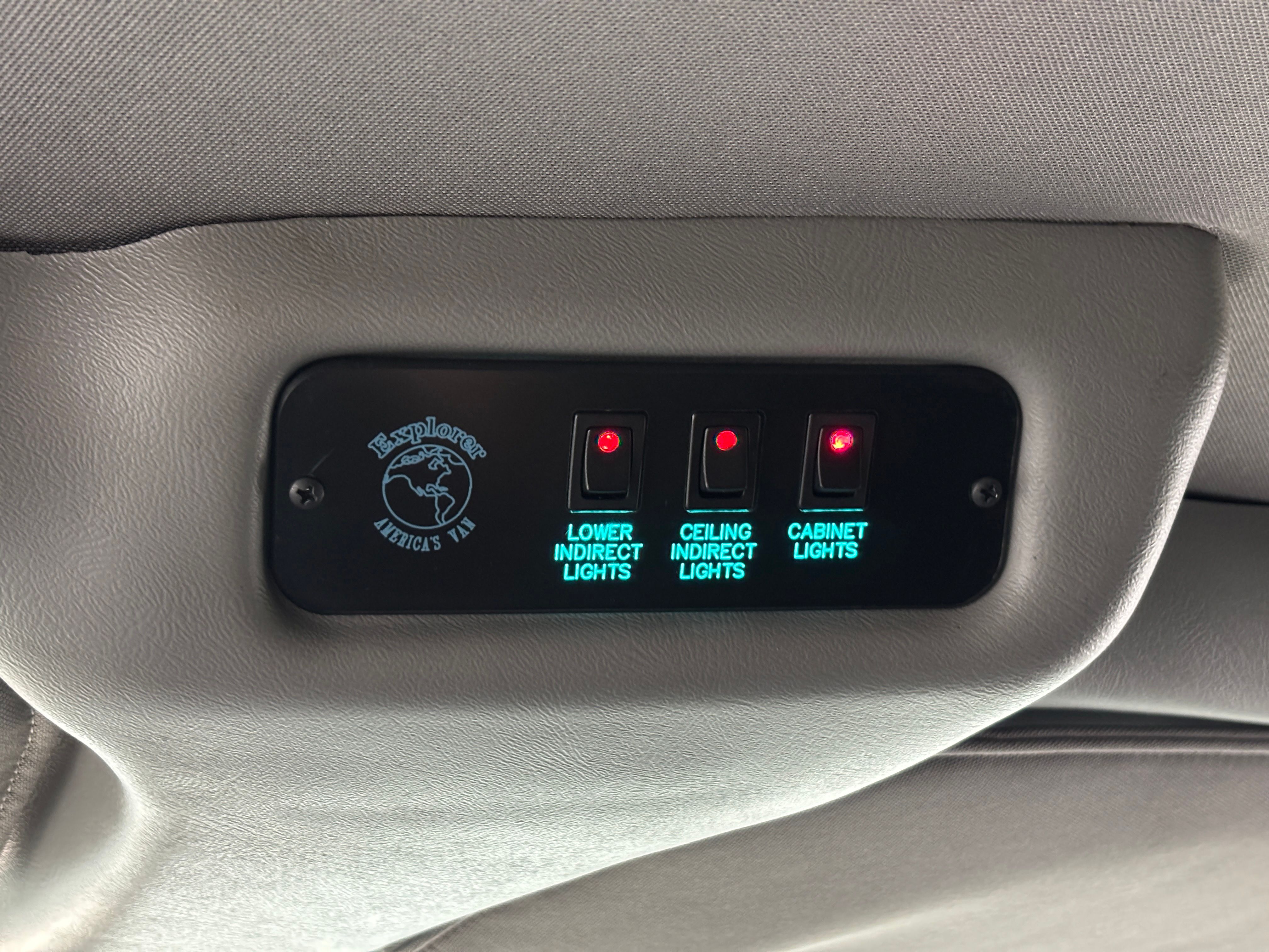 Used 2013 Ingot Silver Ford Explorer Limited SE image 31