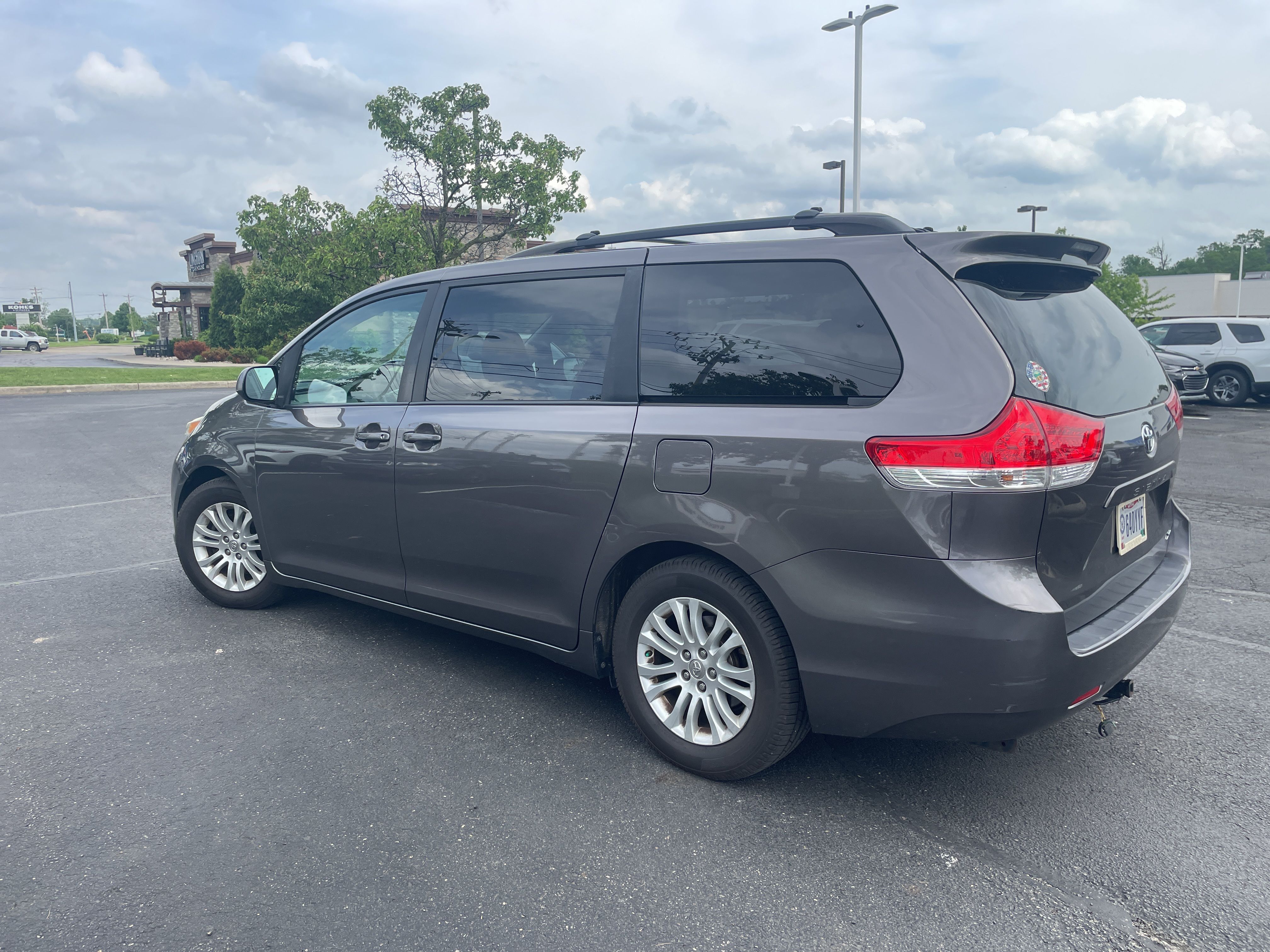2013 Toyota Sienna XLE 7-Passenger Auto Access Se photo