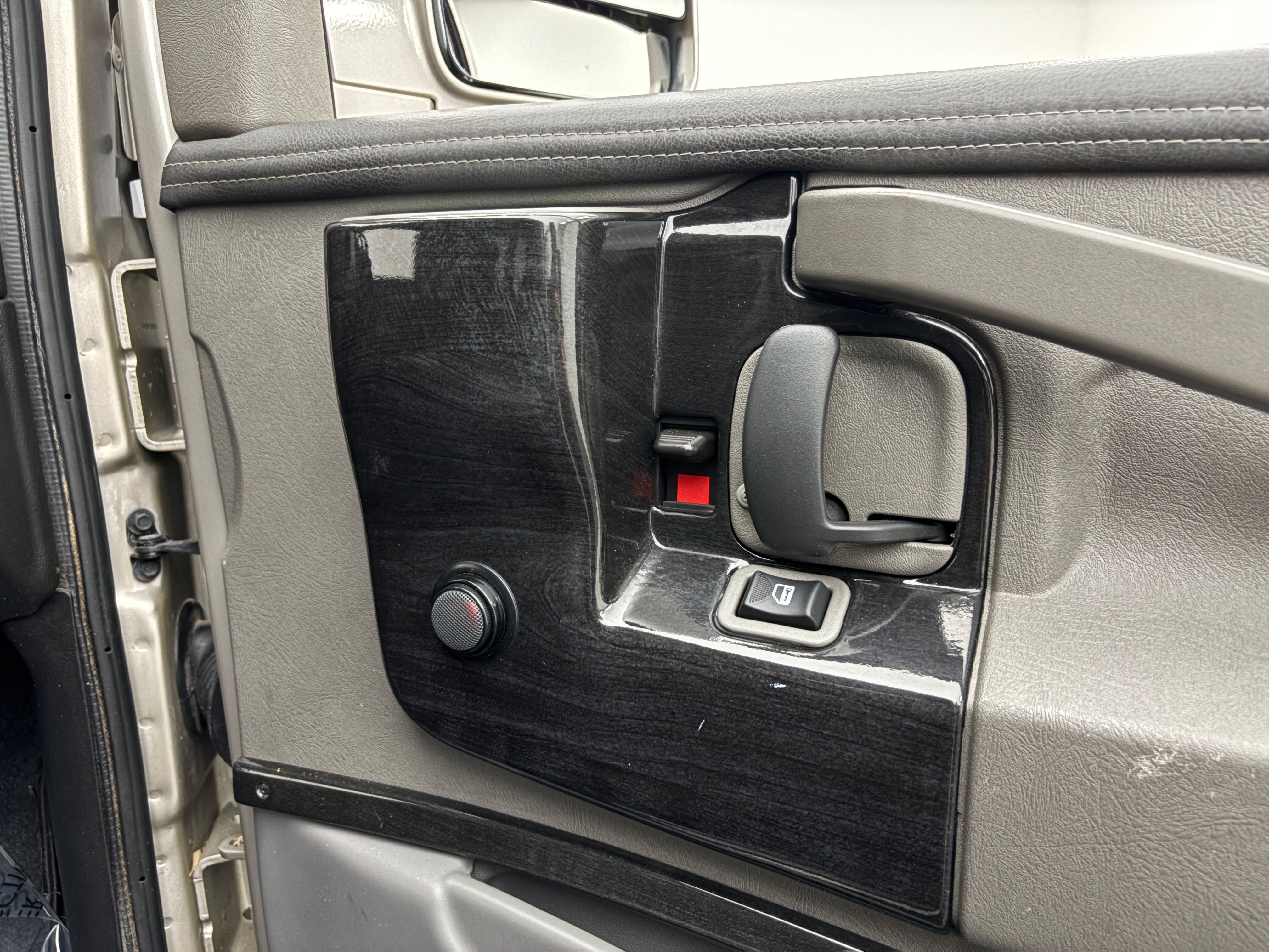 Used 2023 Silver Chevrolet Explorer Limited SE image 21