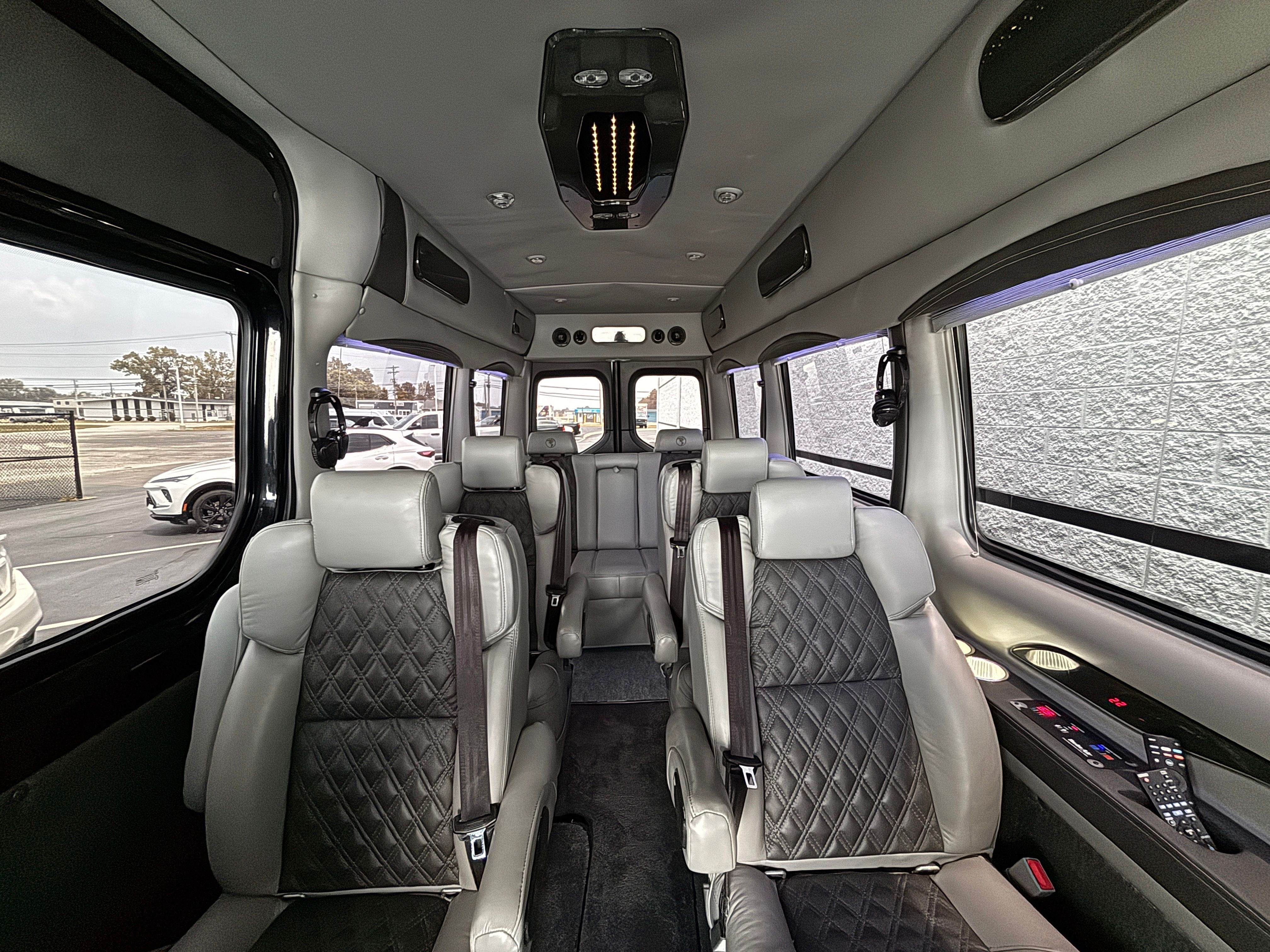Used 2023 Black Mercedes-Benz Explorer Limited SE image 4