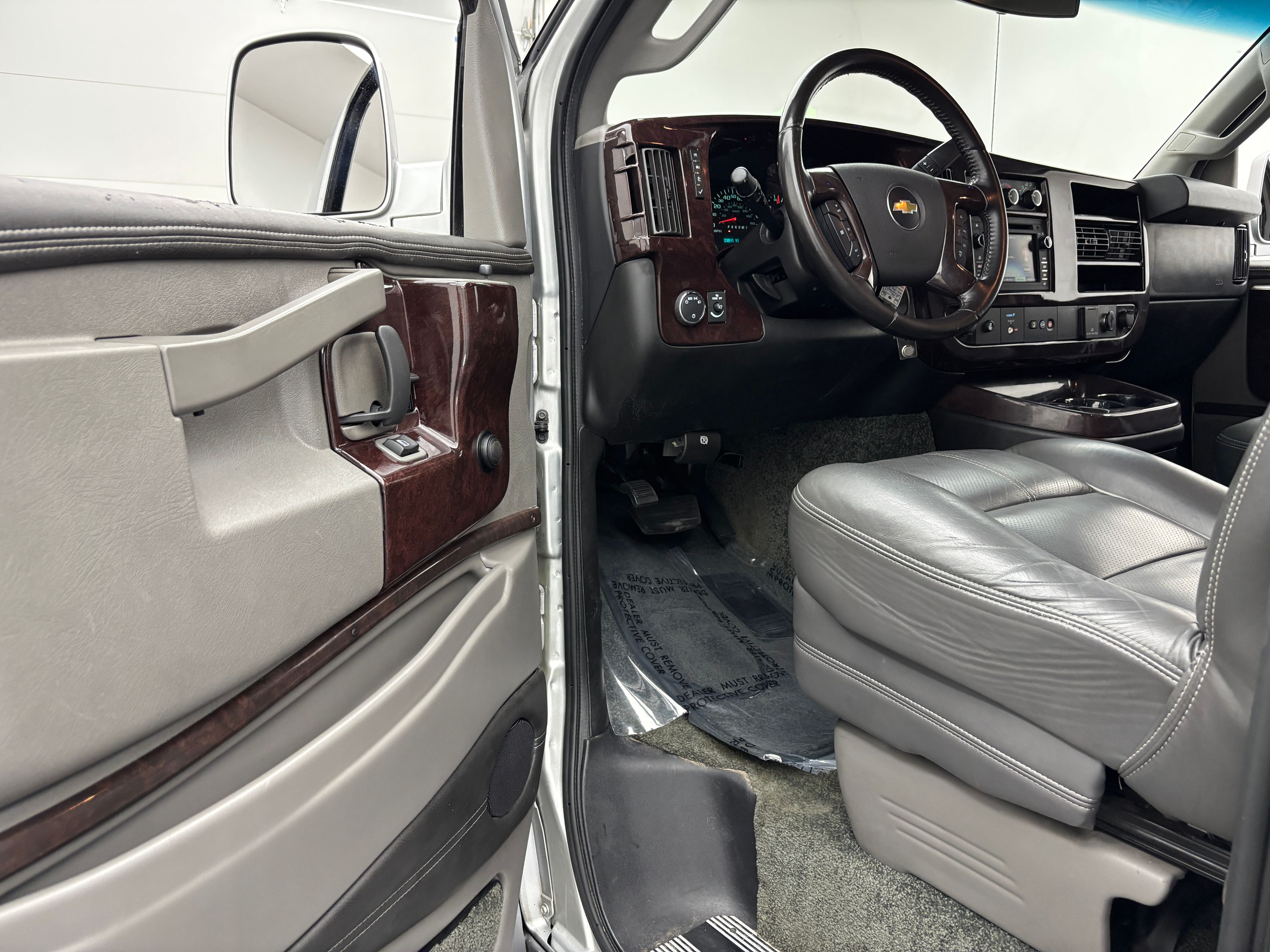 Used 2017 Silver Ice Metallic Chevrolet Explorer Limited SE image 17