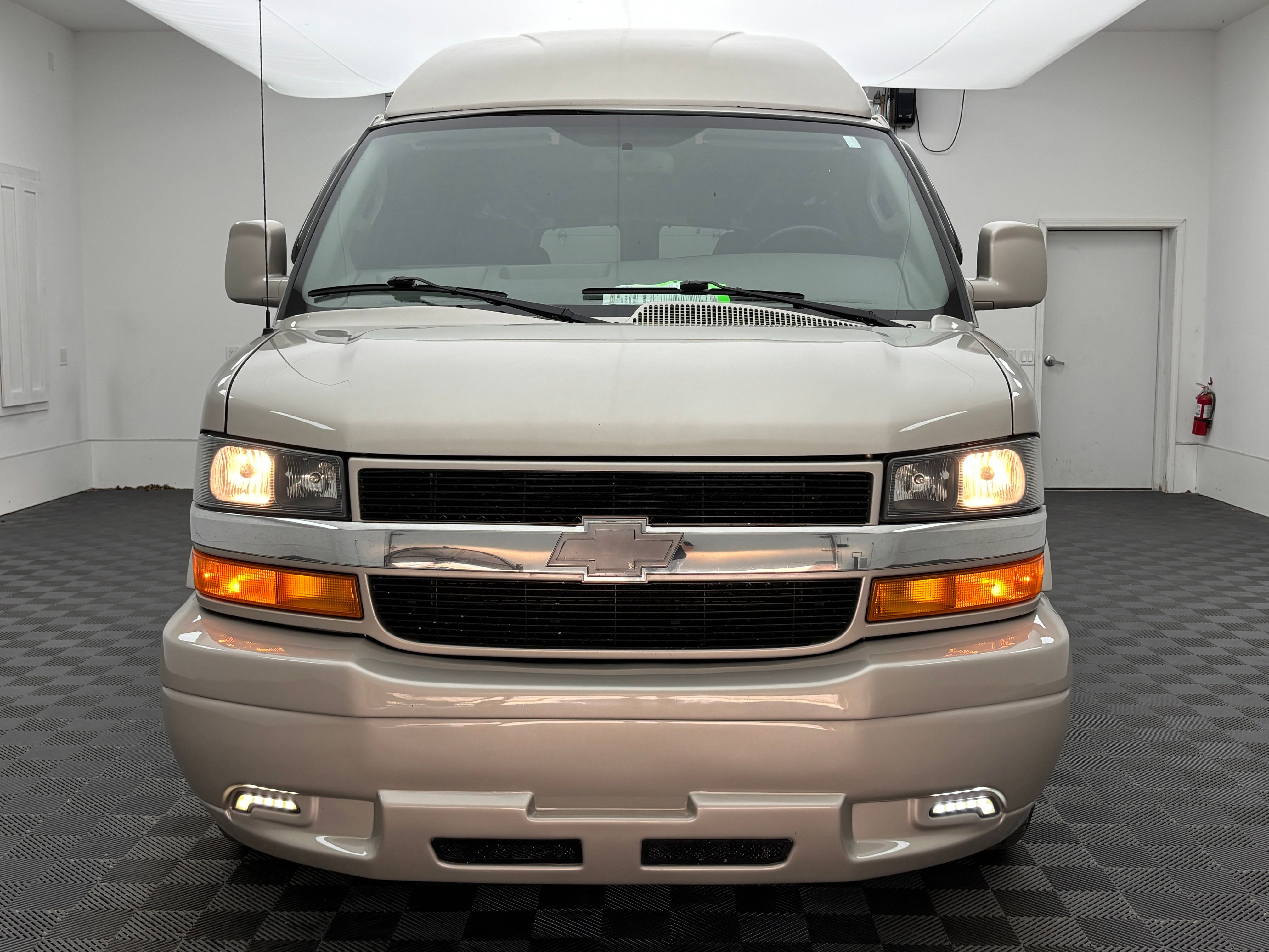 Used 2023 Silver Chevrolet Explorer Limited SE image 5