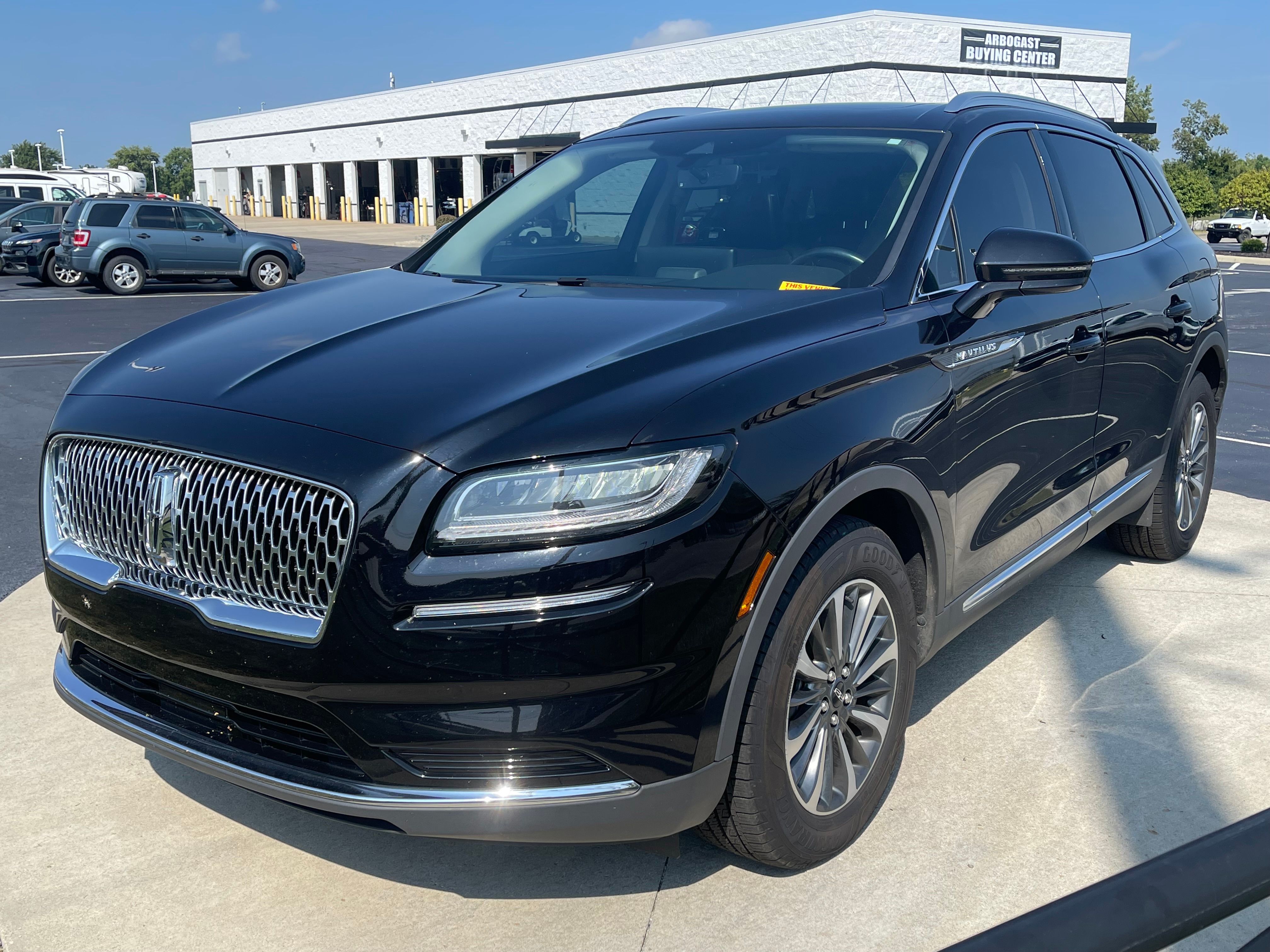 Used 2022 Infinite Black Metallic Clearcoat Lincoln Reserve image 3