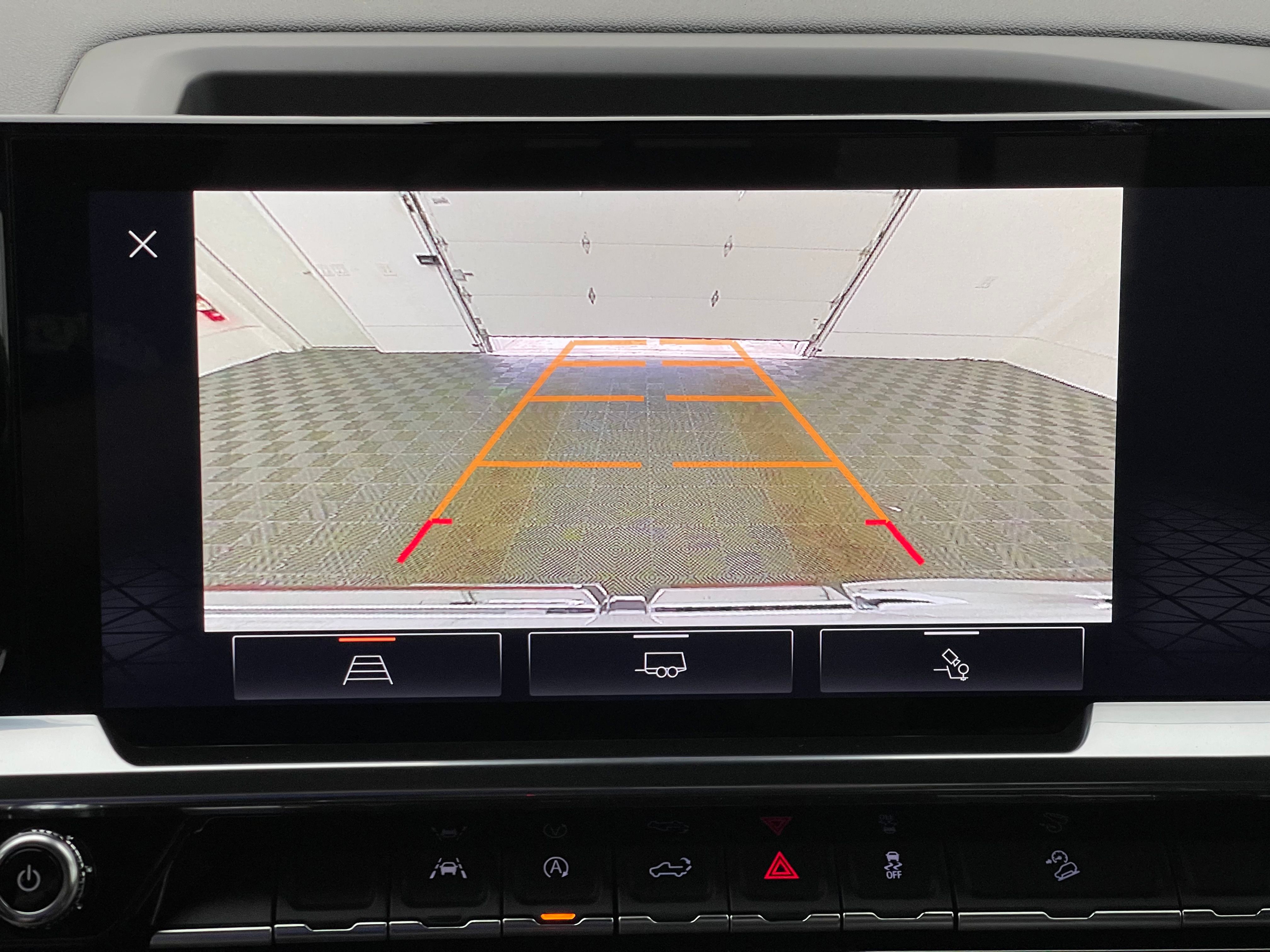 New 2026 Summit White GMC Elevation image 4