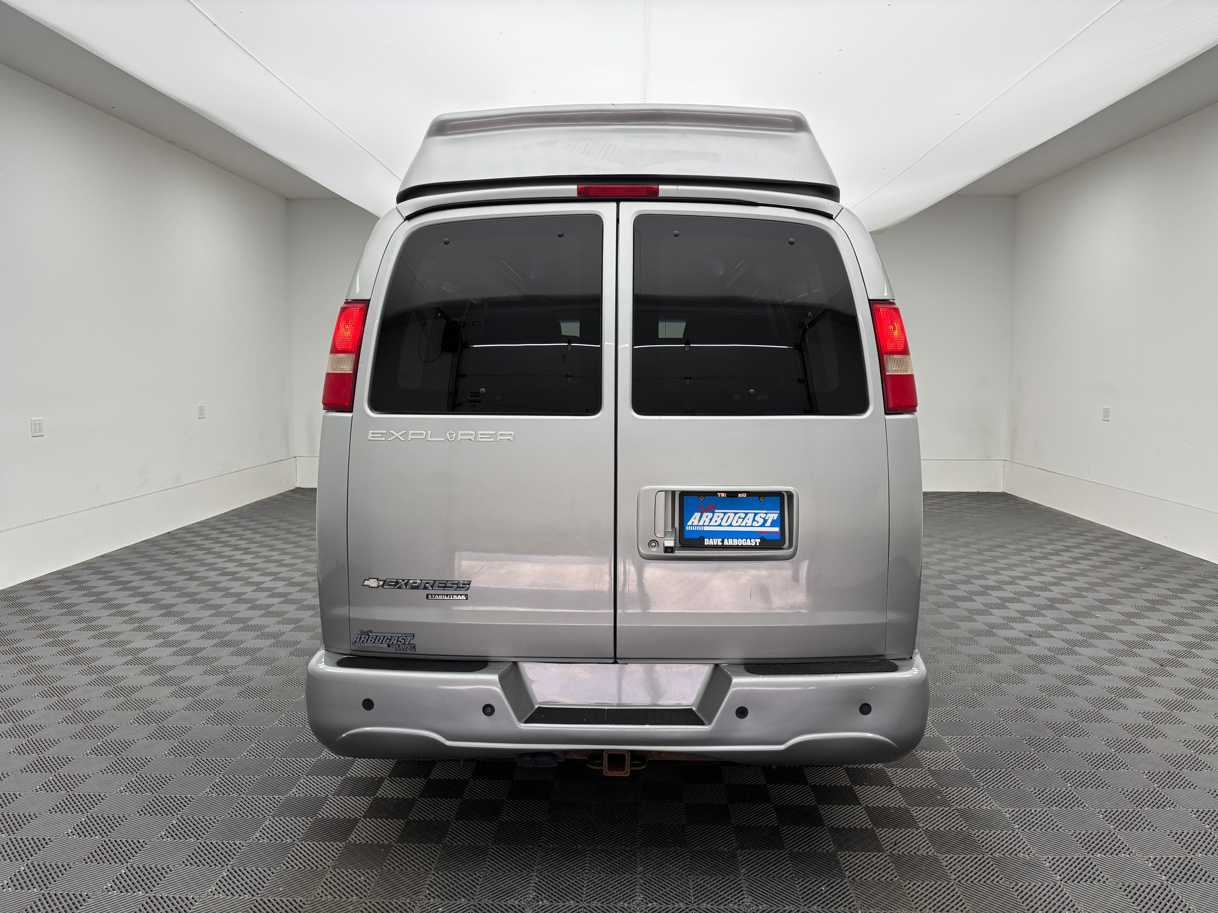 Used 2017 Silver Ice Metallic Chevrolet Explorer Limited SE image 9