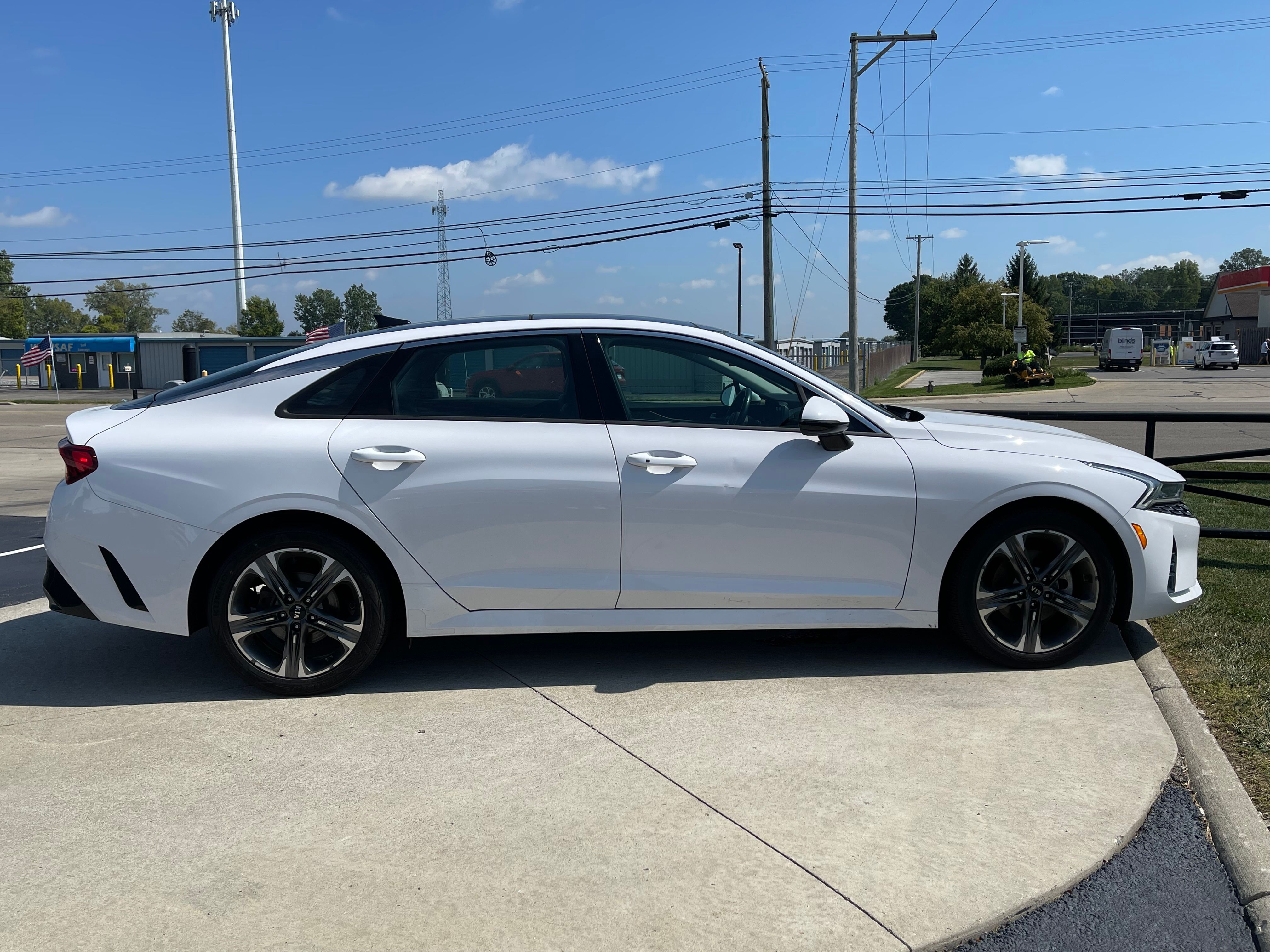 Used 2021 White Pearl Kia EX image 8