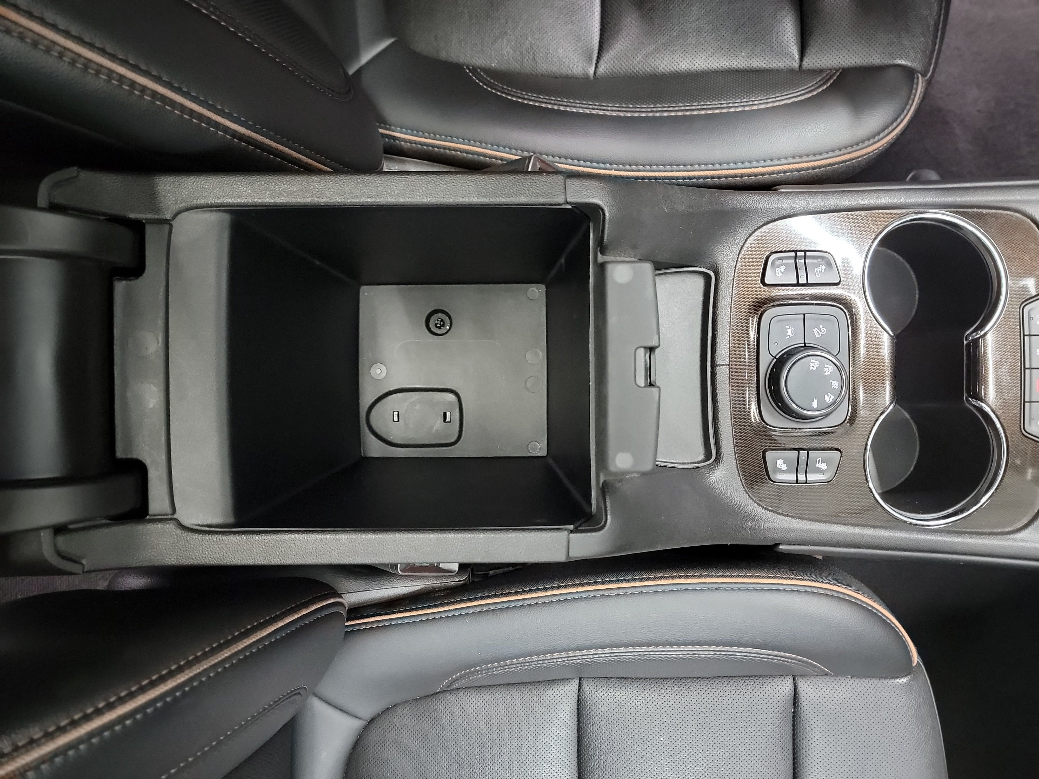 2022 GMC Acadia AT4 photo