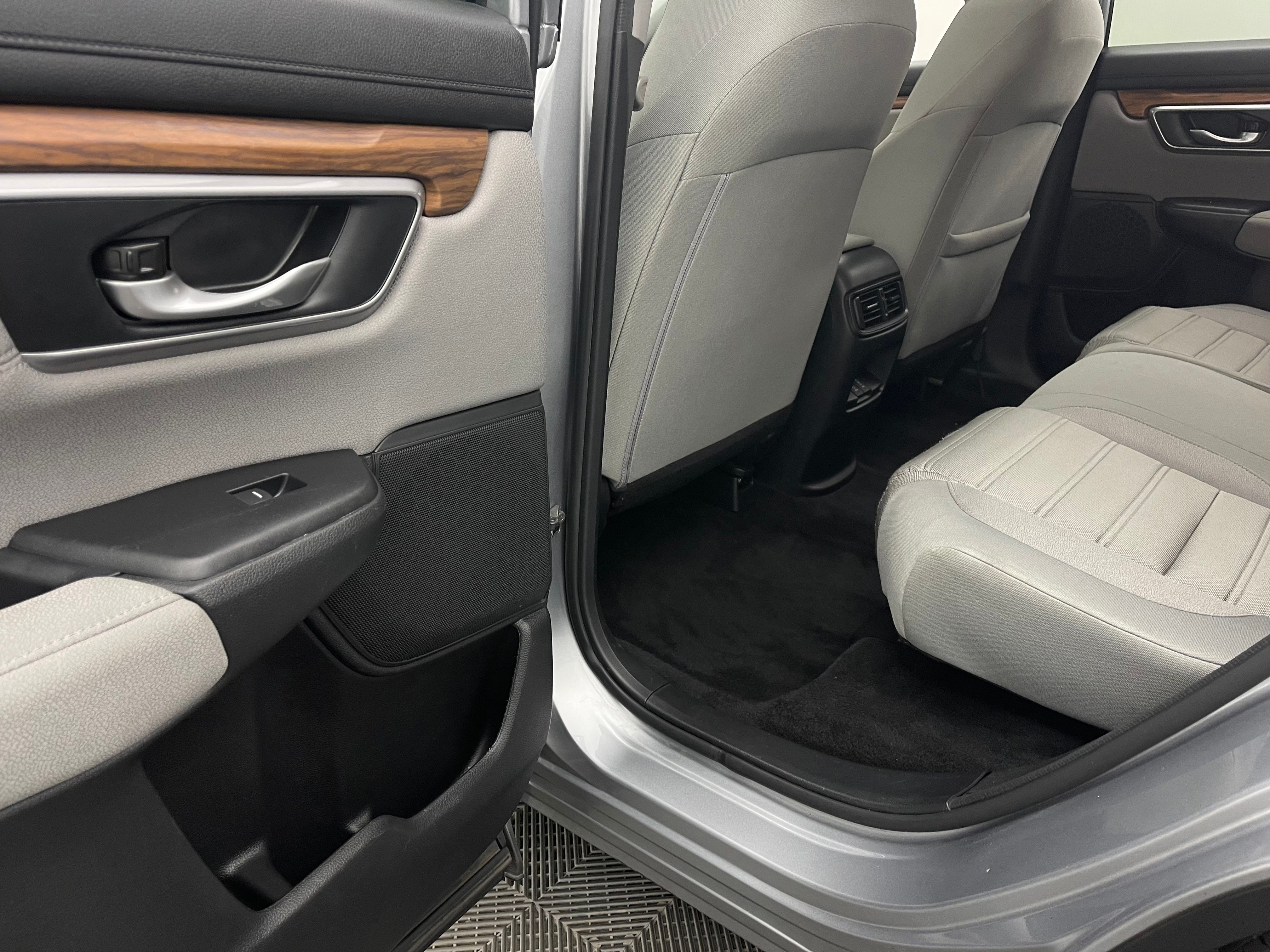 Used 2018 Silver Honda EX image 38