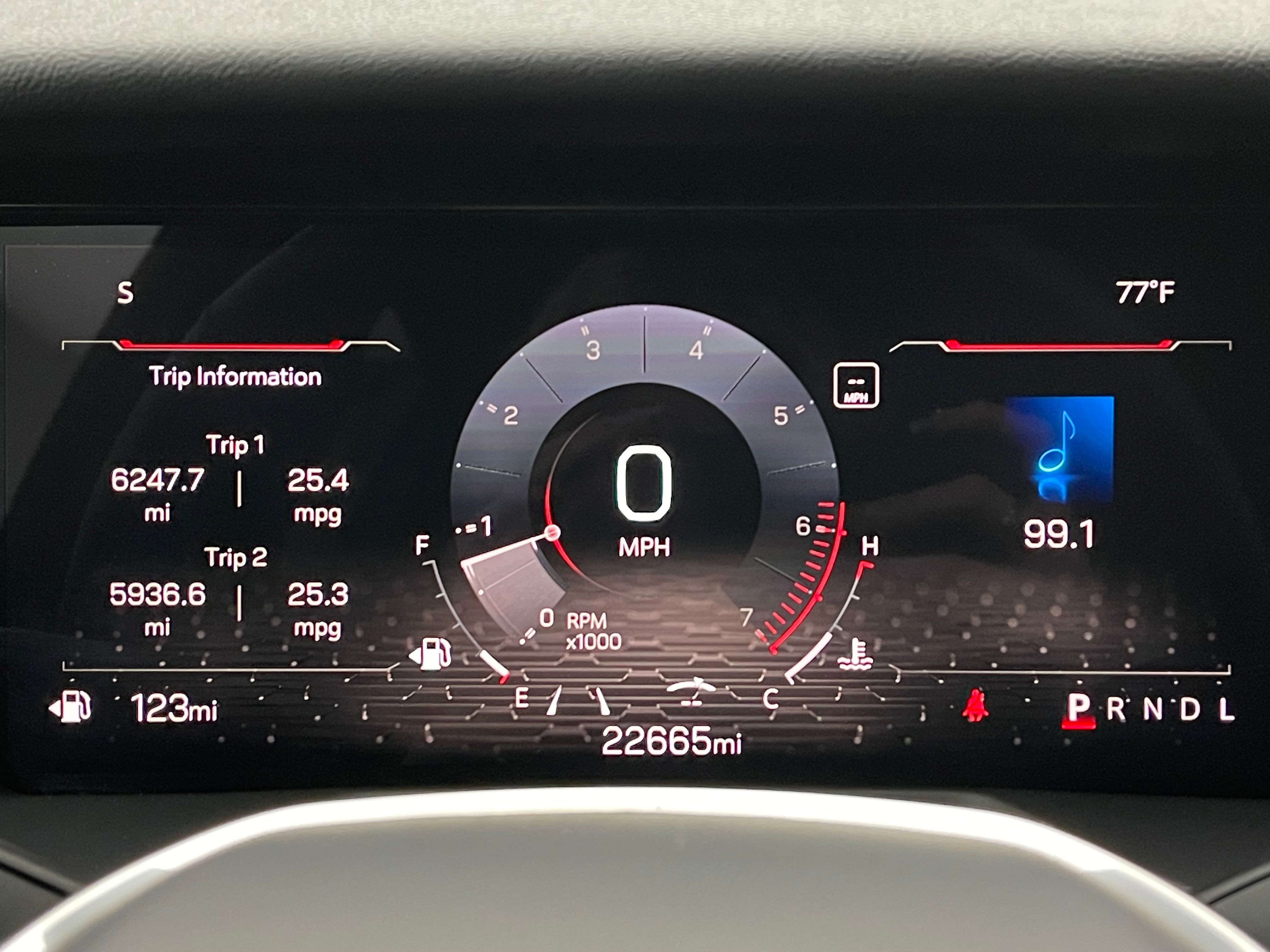 Used 2025 Summit White GMC Elevation image 21