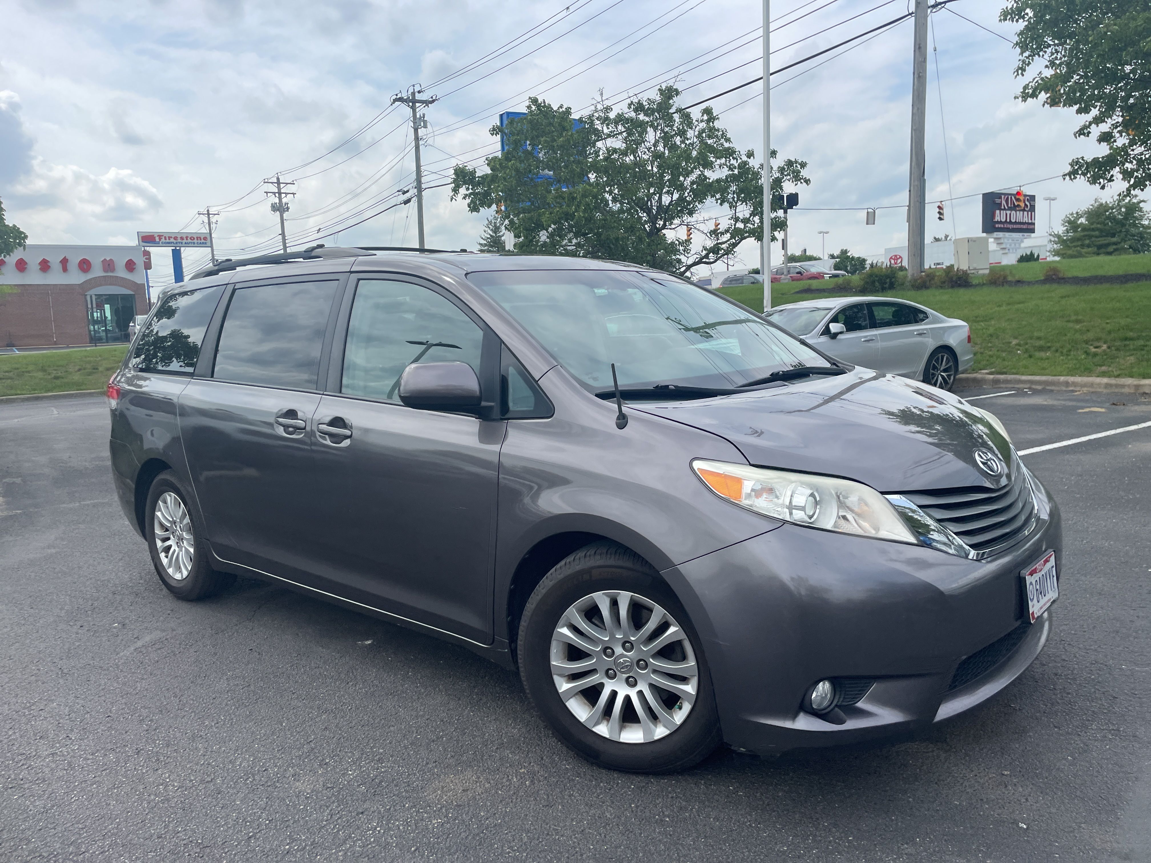 2013 Toyota Sienna XLE 7-Passenger Auto Access Se photo