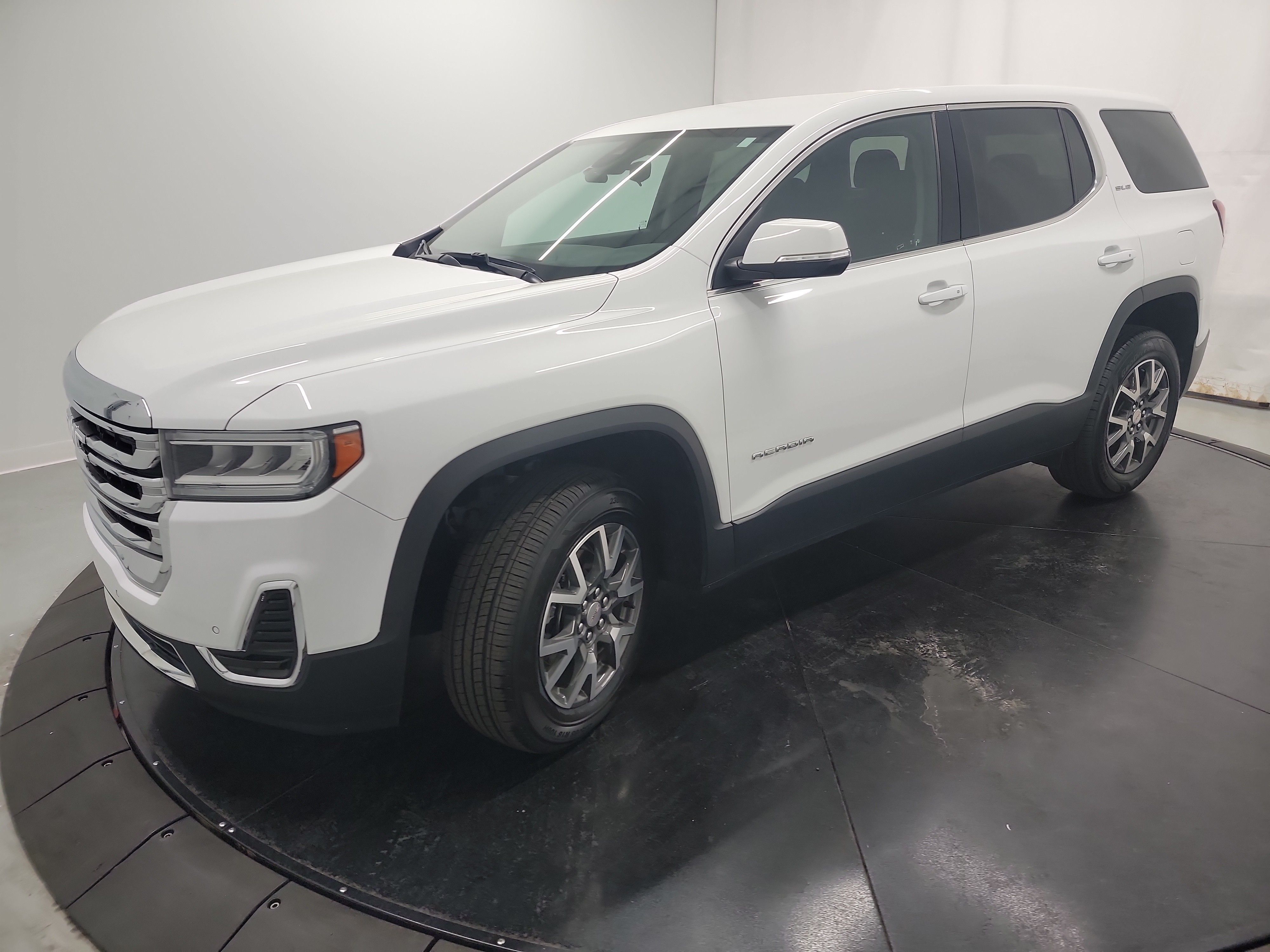 2022 GMC Acadia SLE photo