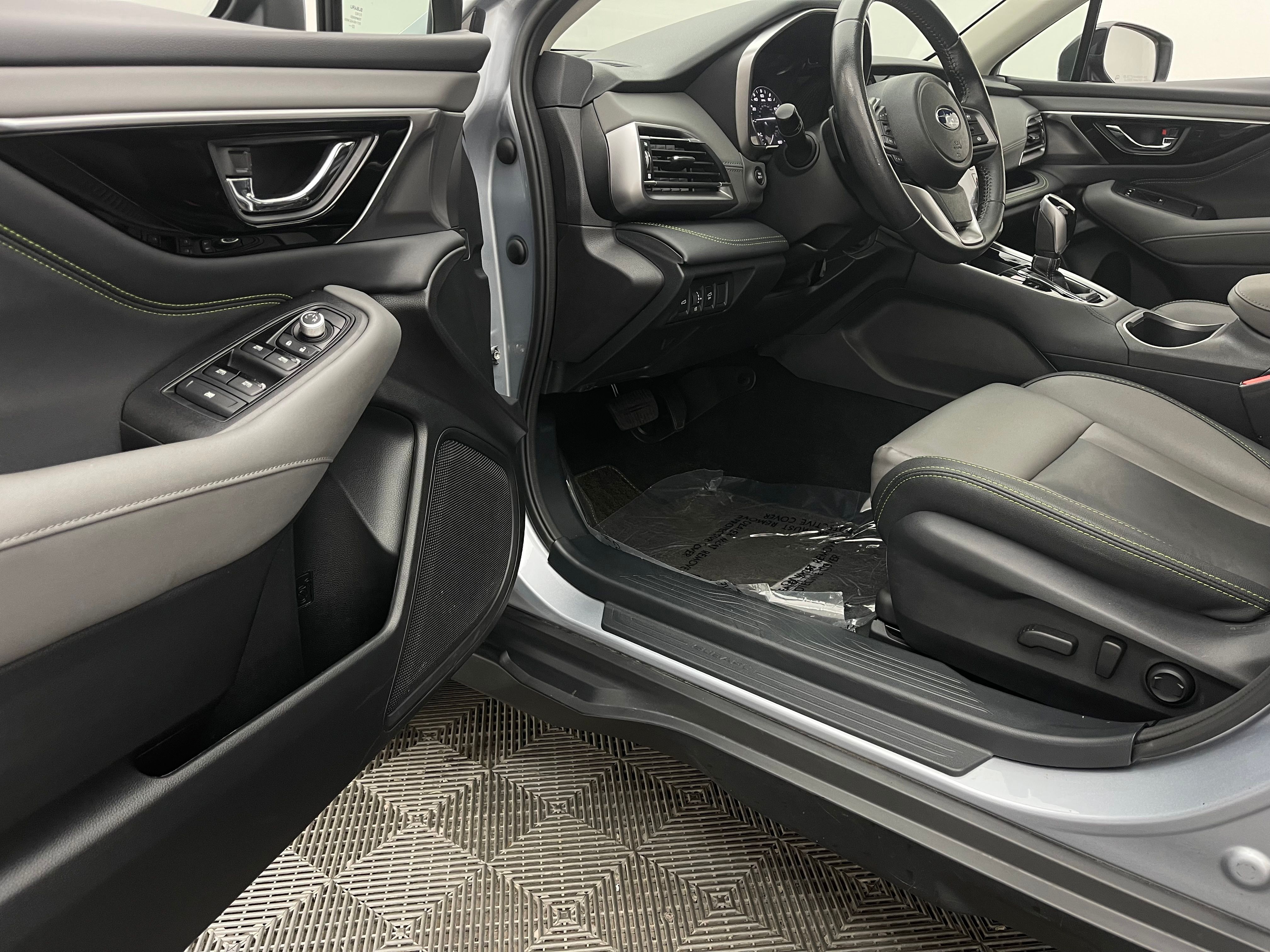 Used 2023 Ice Silver Metallic Subaru Onyx Edition XT image 17