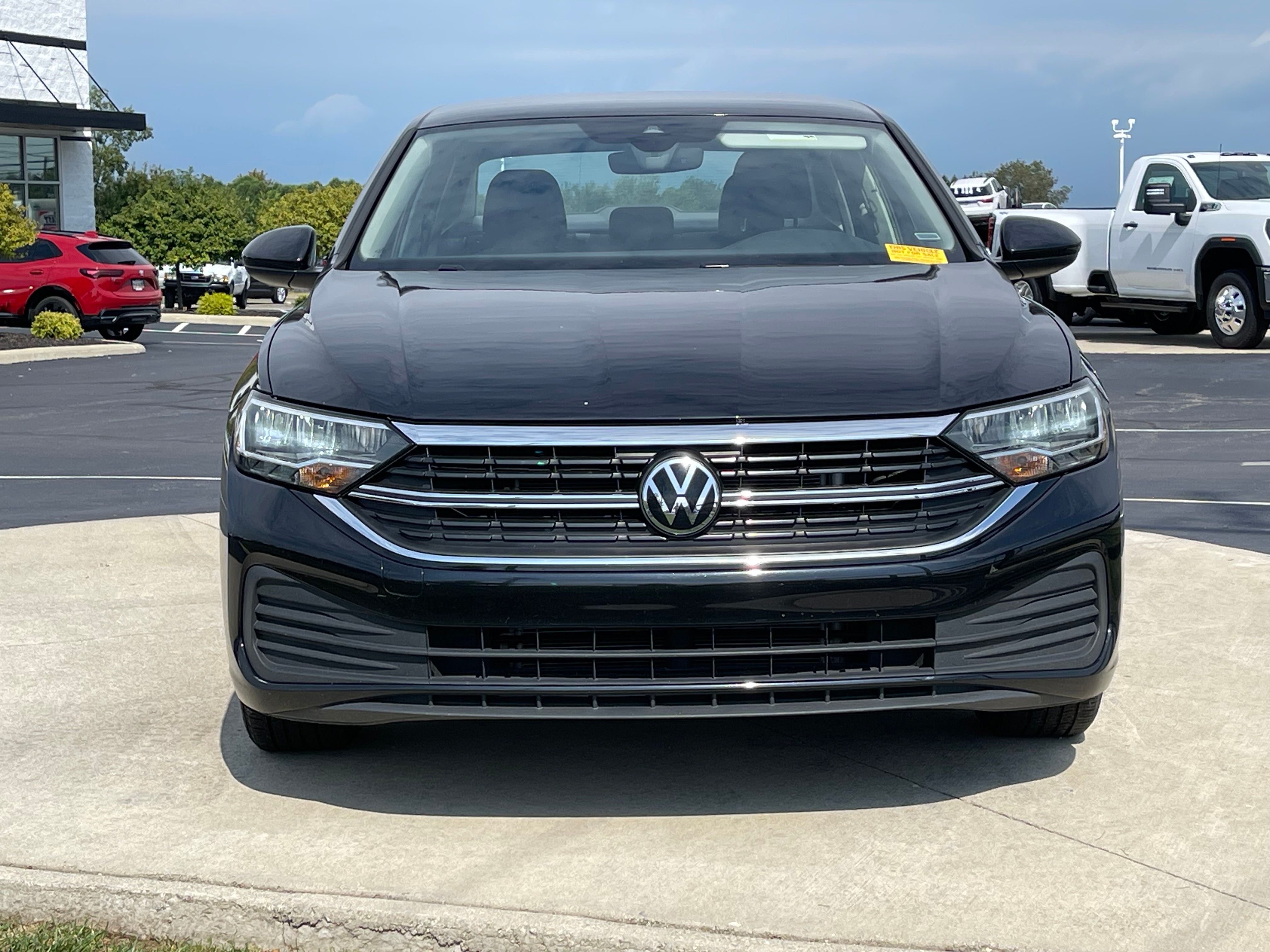 Used 2024 Black Volkswagen 1.5T S image 2