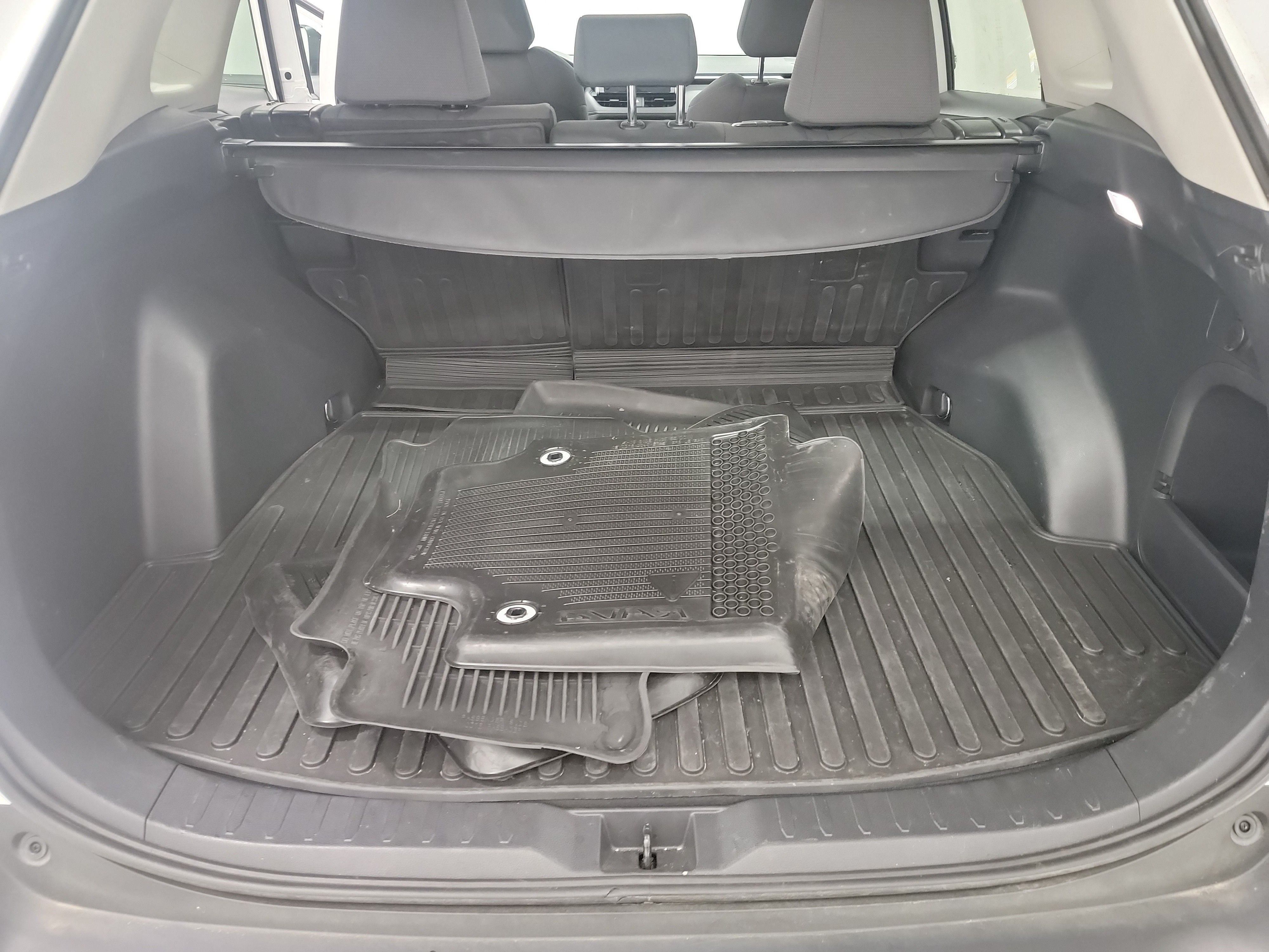 2024 Toyota RAV4 Hybrid XLE photo