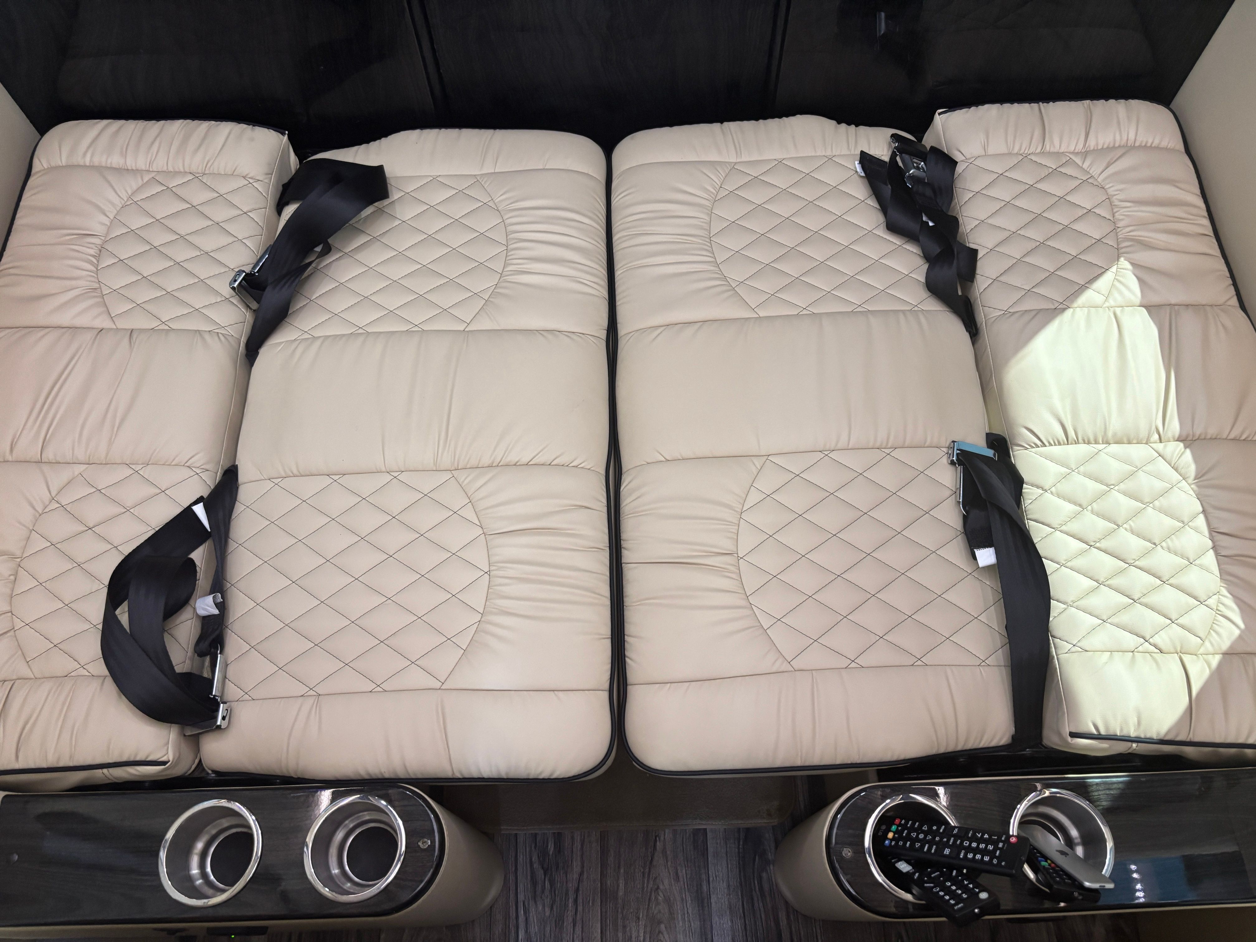 Used 2021 Silver Mercedes-Benz Midwest Luxe Cruiser image 50