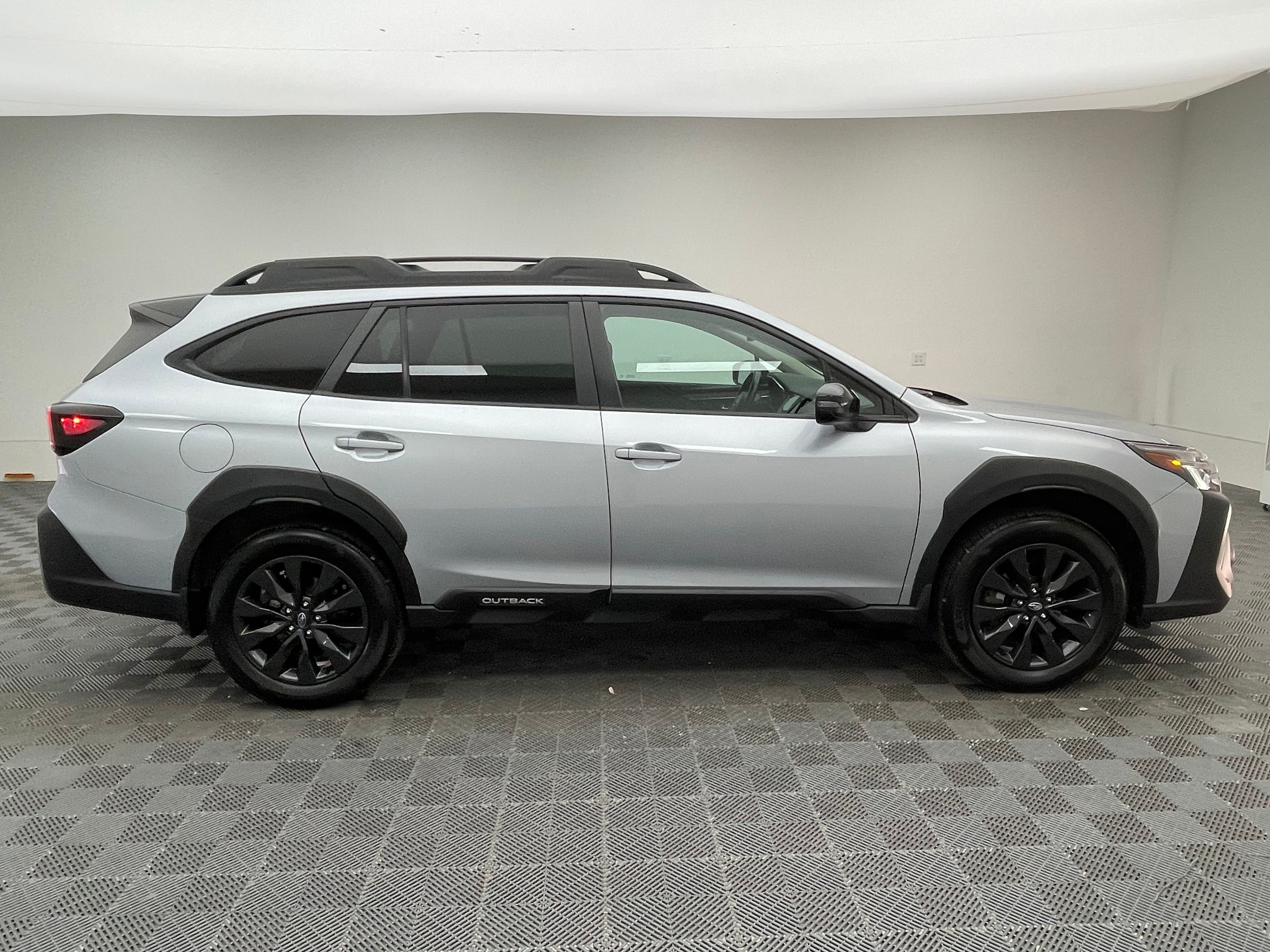 Used 2023 Ice Silver Metallic Subaru Onyx Edition XT image 8