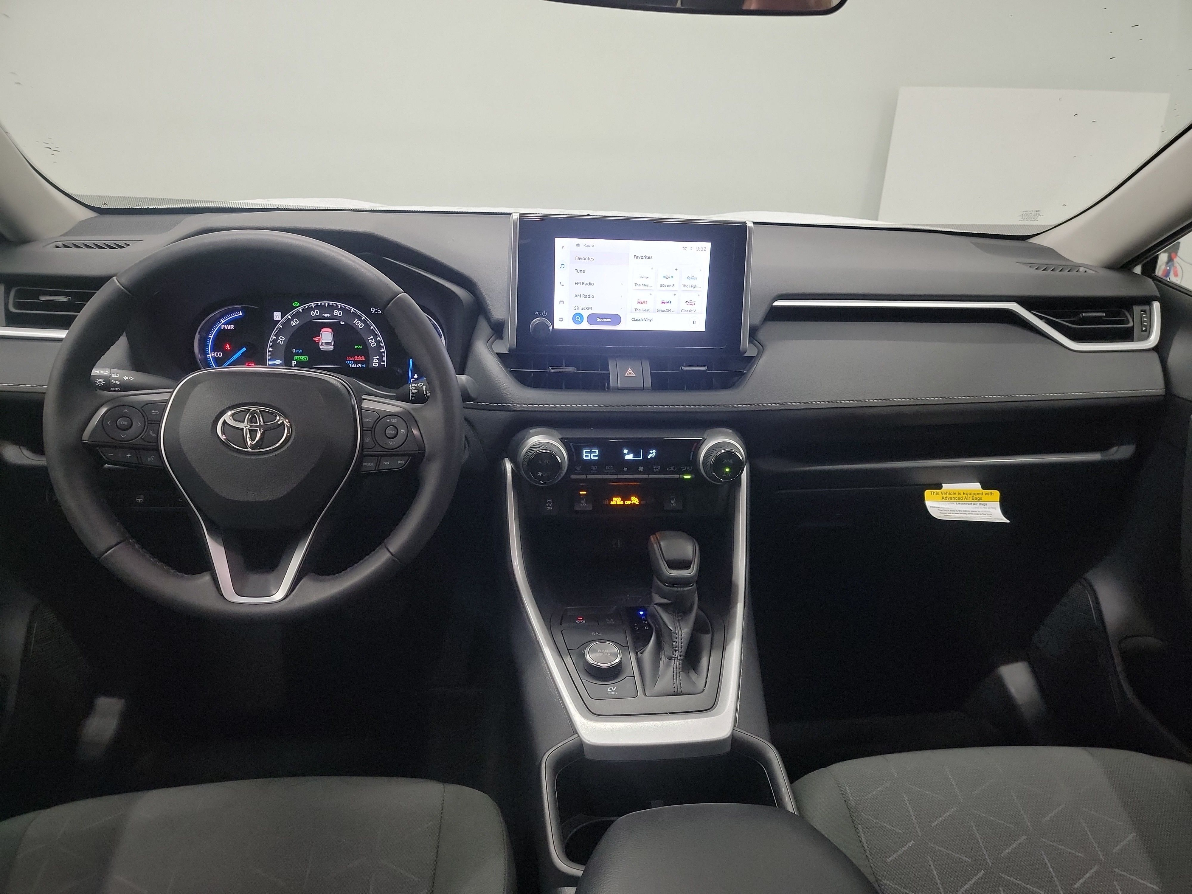 2024 Toyota RAV4 Hybrid XLE photo