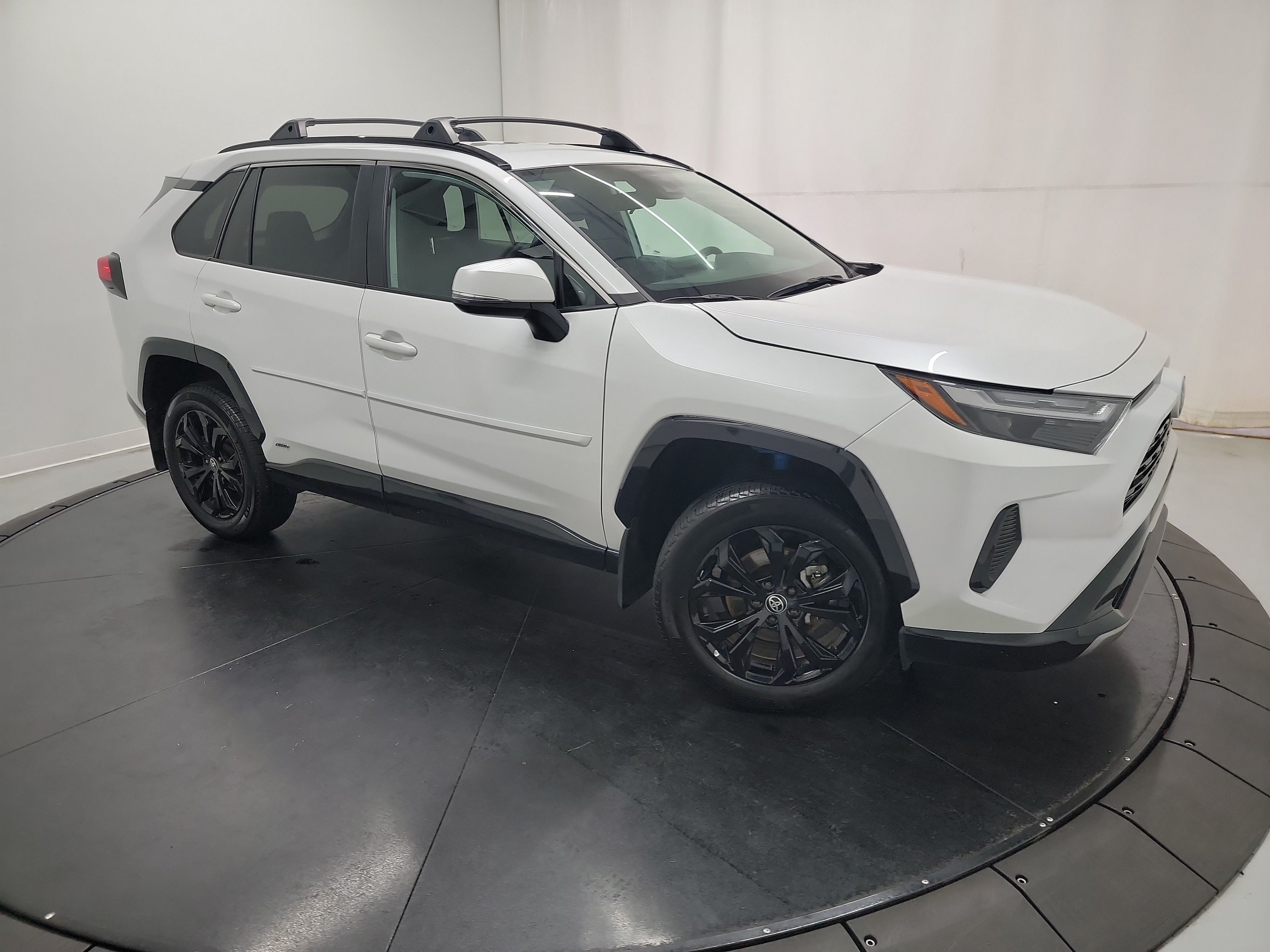 2023 Toyota RAV4 Hybrid SE photo