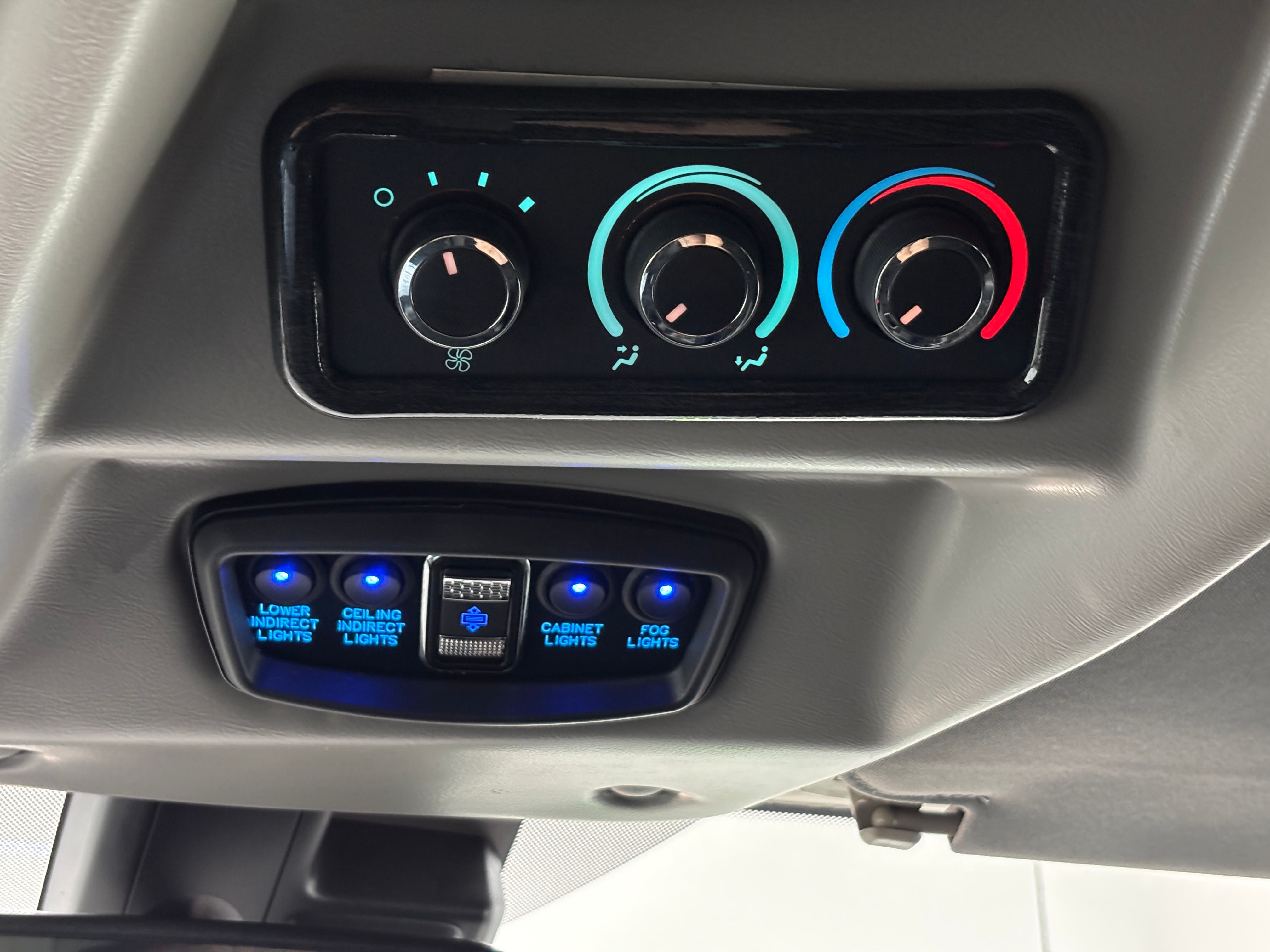 Used 2024 Special Exterior Color GMC Explorer Limited SE image 32