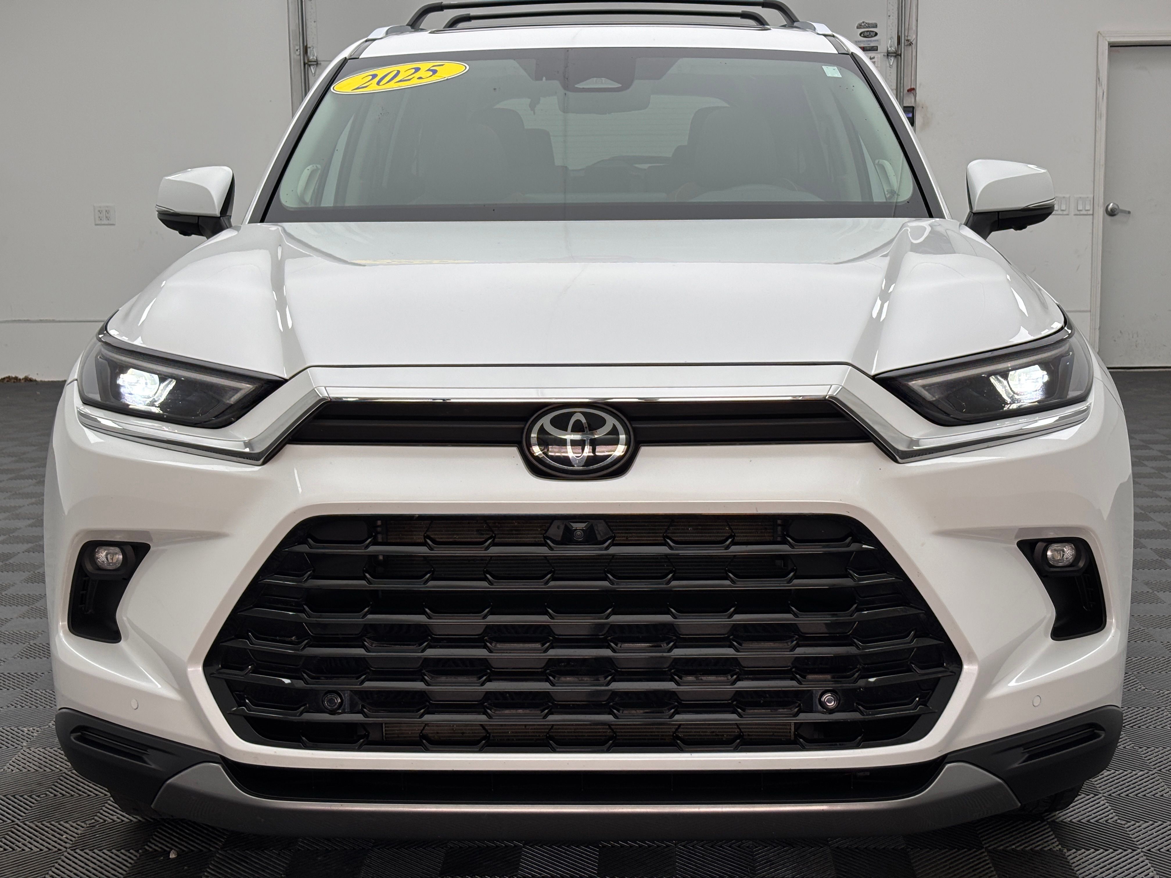 Used 2025 Pearl Toyota Platinum image 16