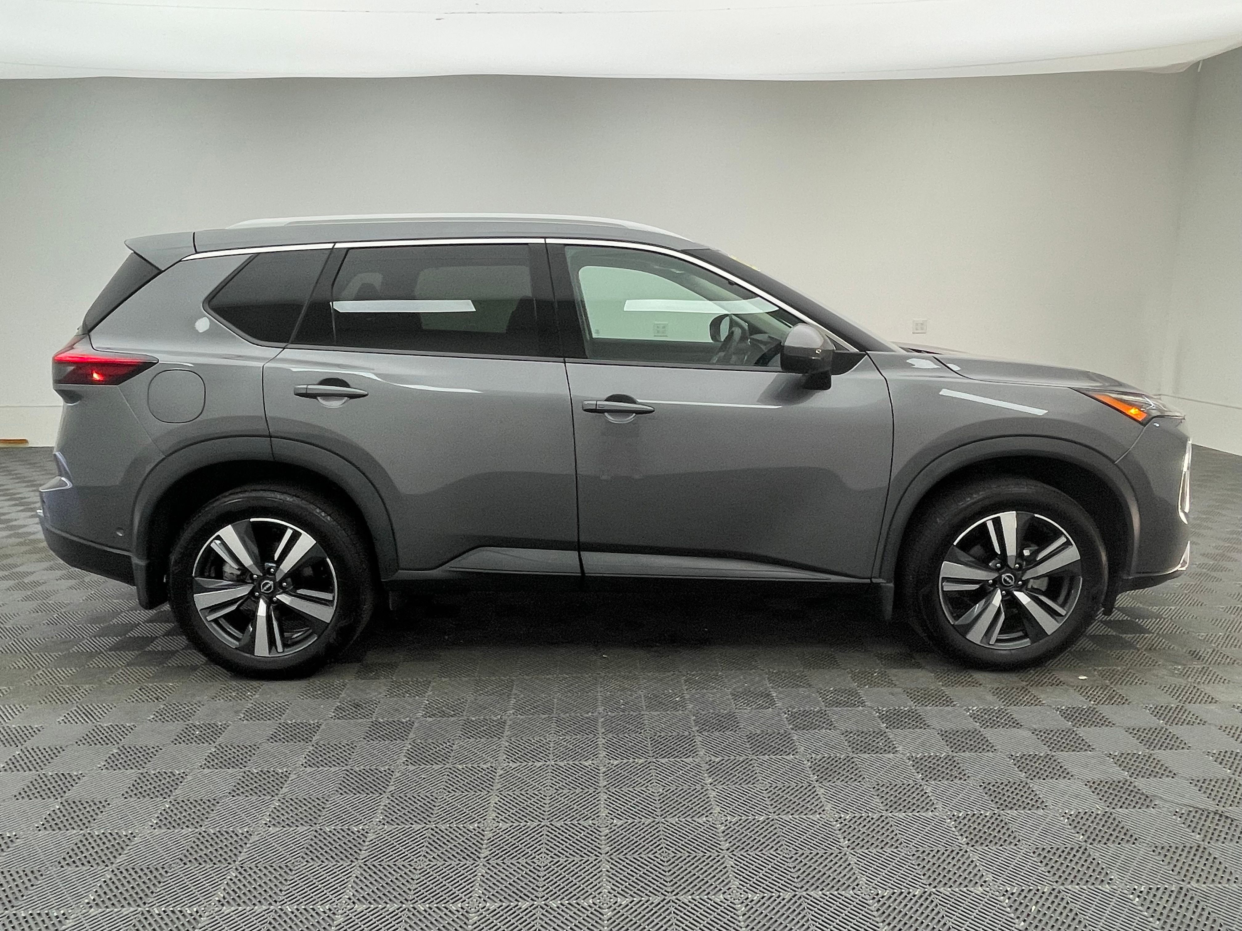 Used 2024 Gun Metallic Nissan SL image 6