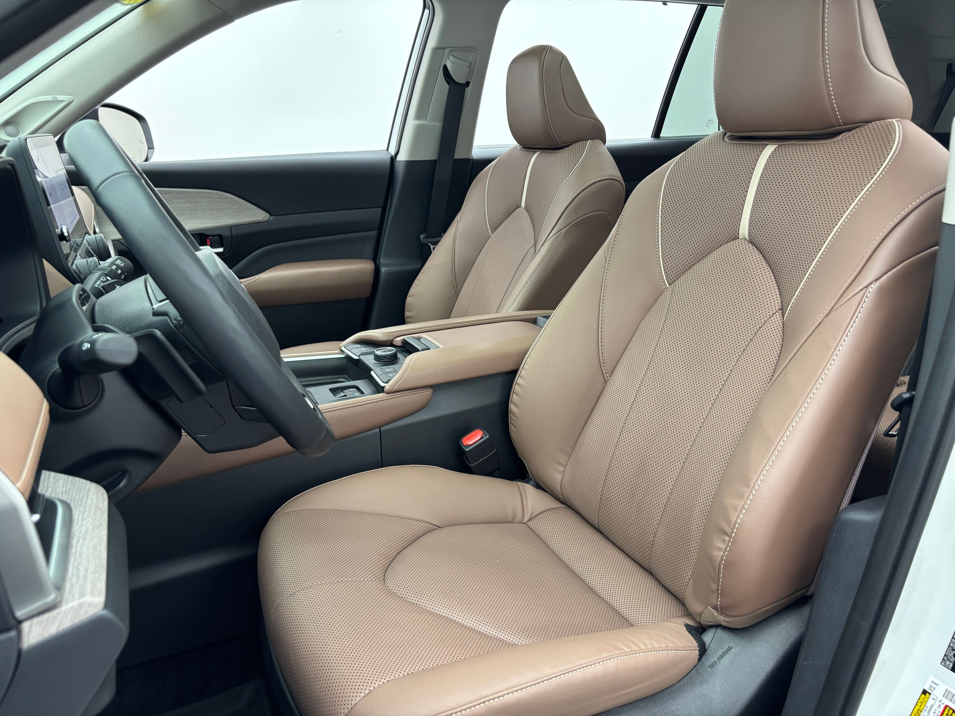 Used 2025 Pearl Toyota Platinum image 21