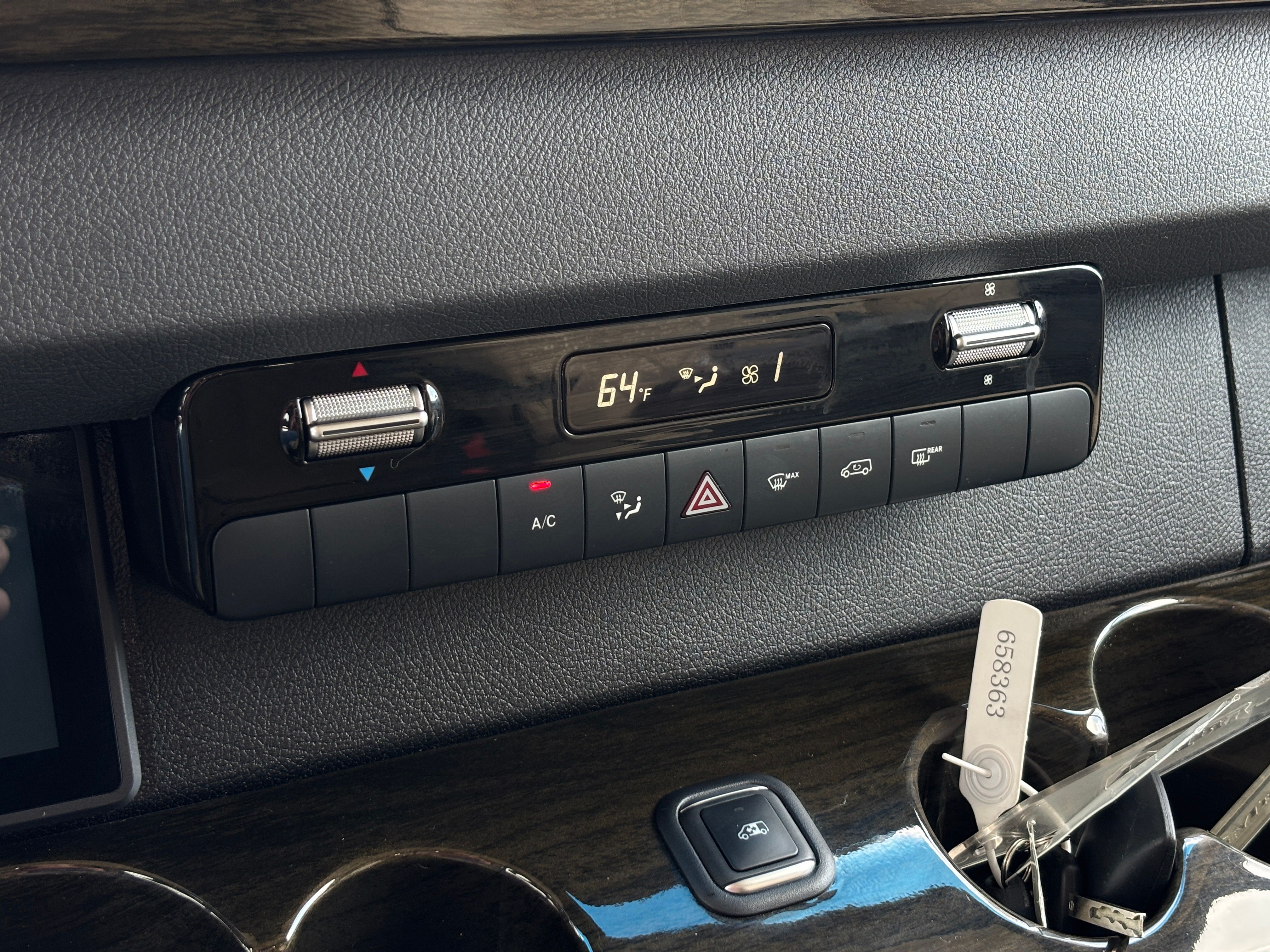 Used 2021 Silver Mercedes-Benz Midwest Luxe Cruiser image 38