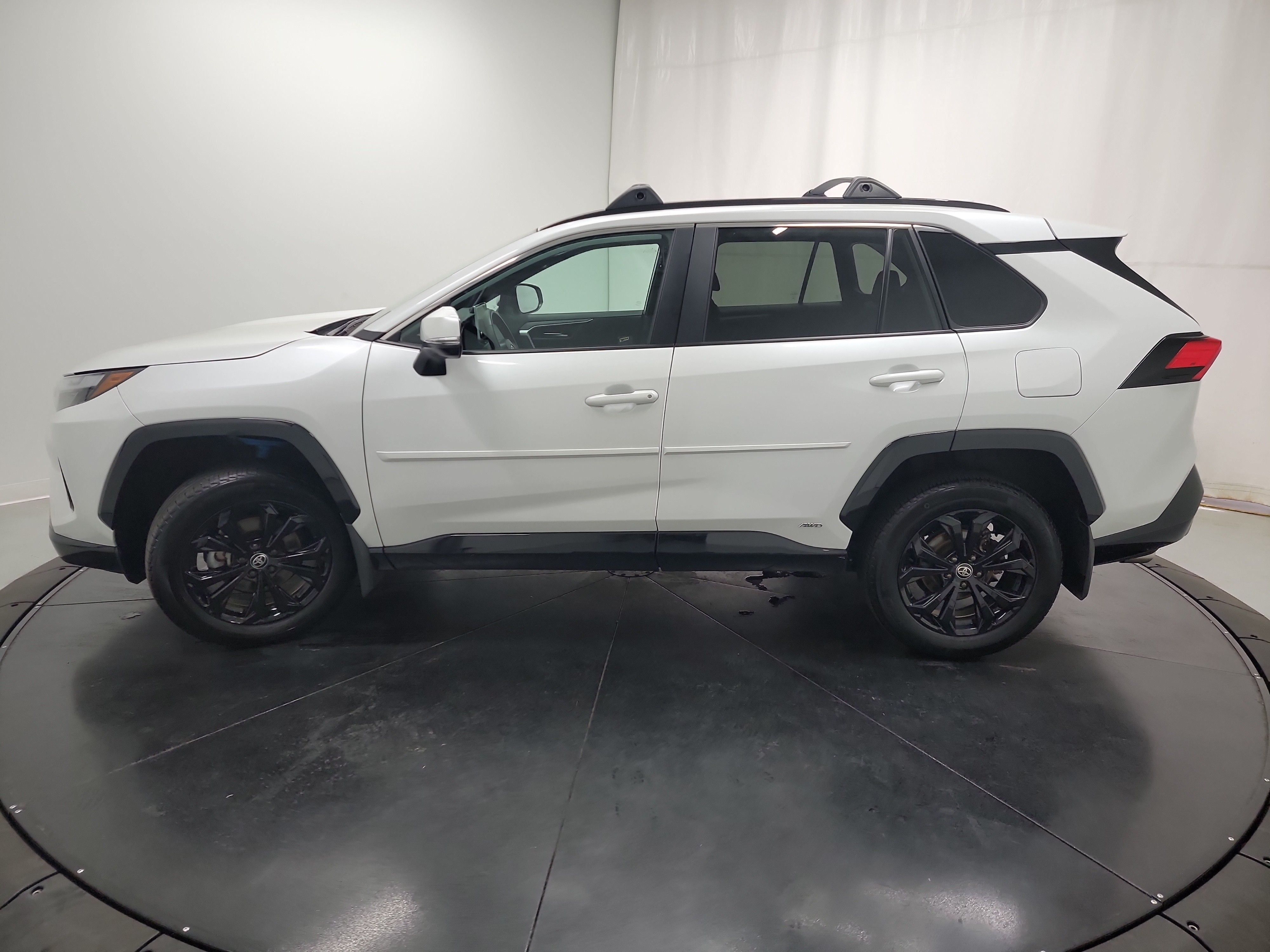 2023 Toyota RAV4 Hybrid SE photo