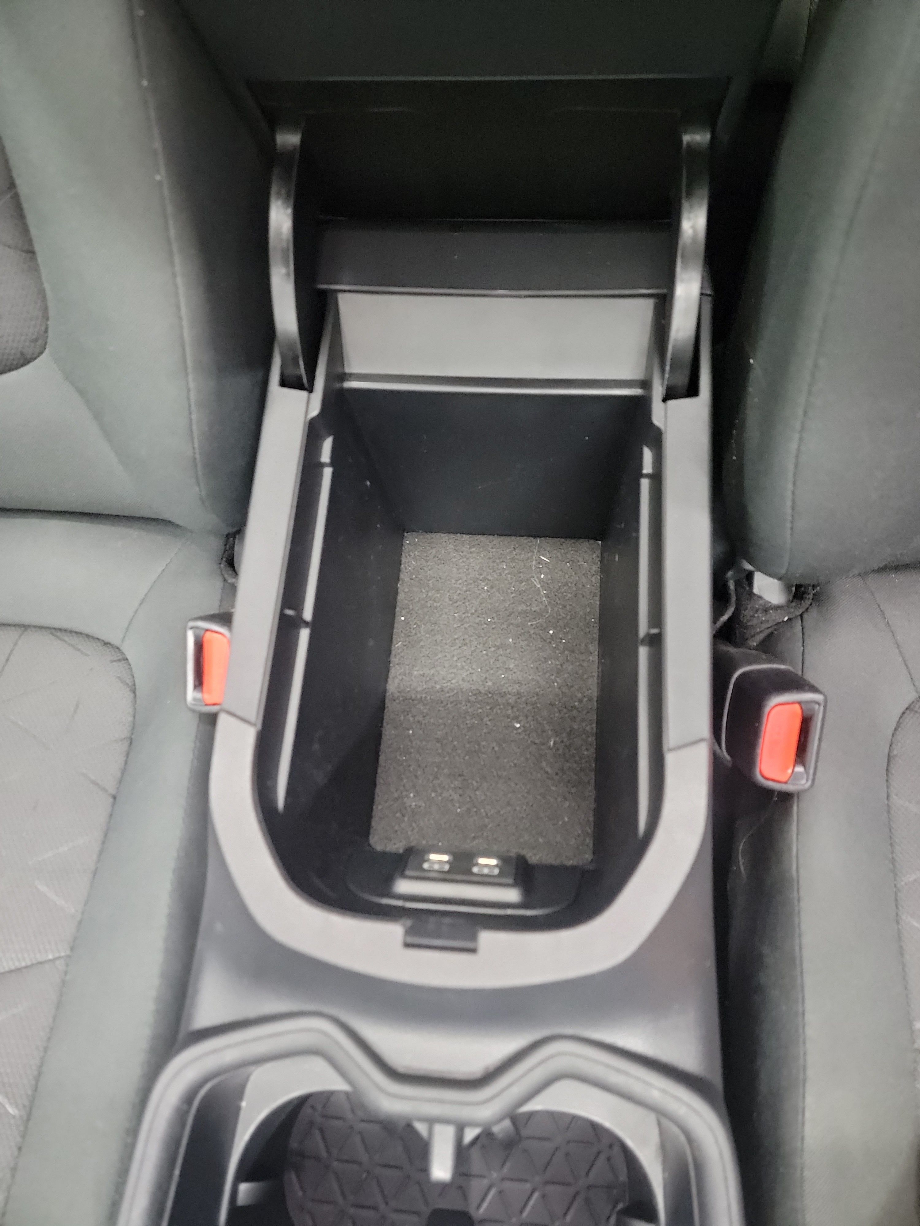 2024 Toyota RAV4 Hybrid XLE photo