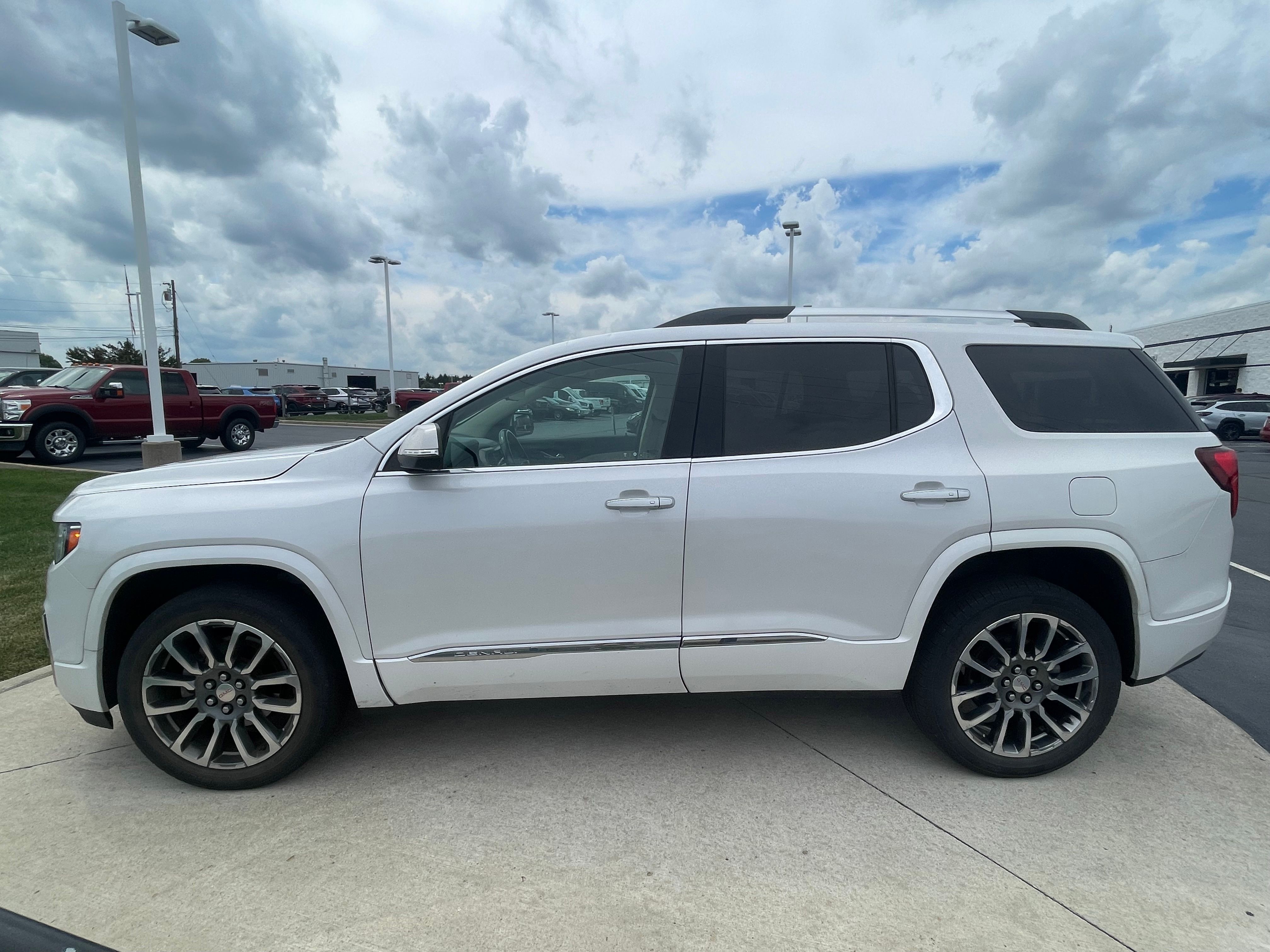 Used 2020 White Frost Tricoat GMC Denali image 4