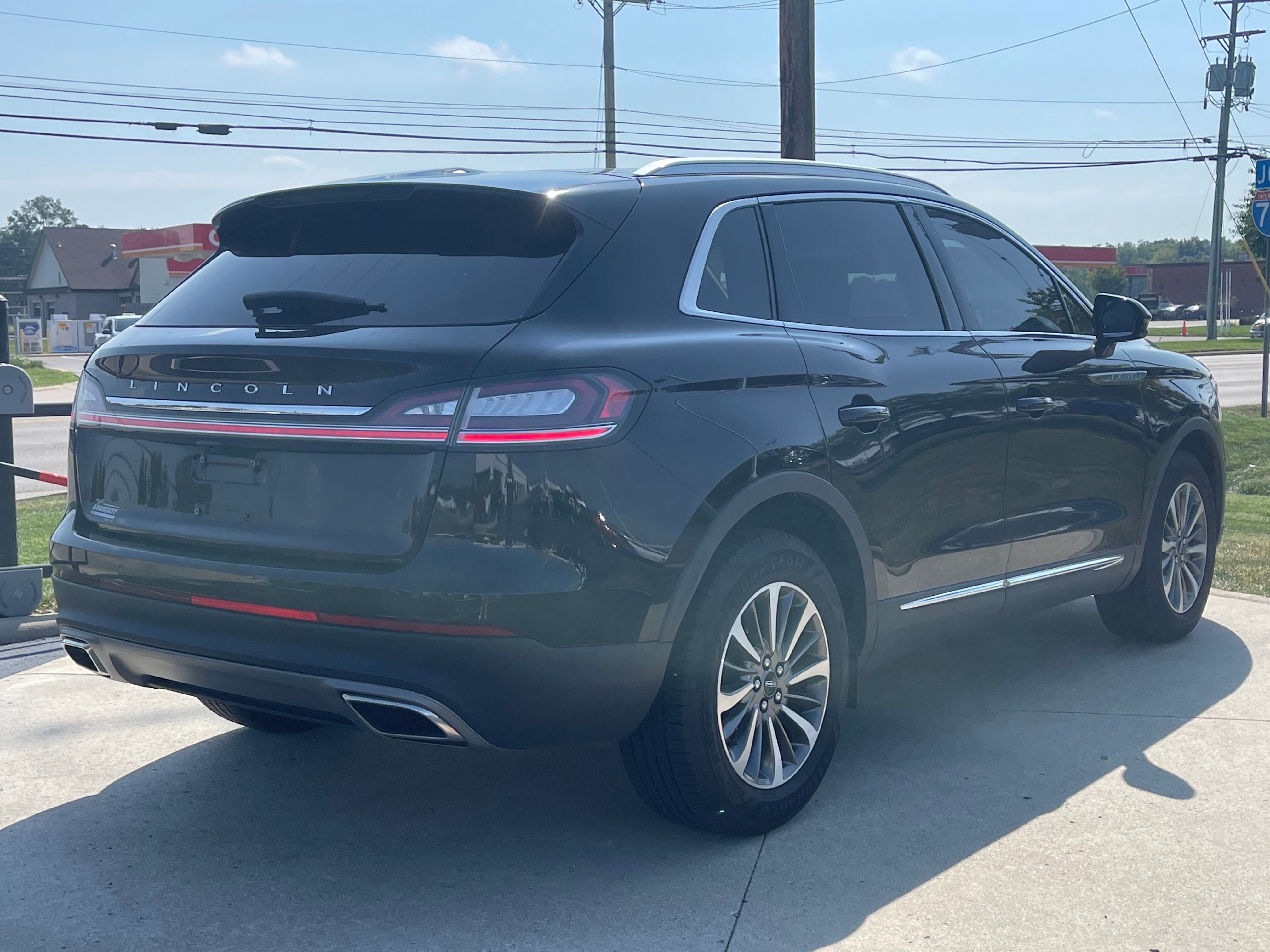 Used 2022 Infinite Black Metallic Clearcoat Lincoln Reserve image 7